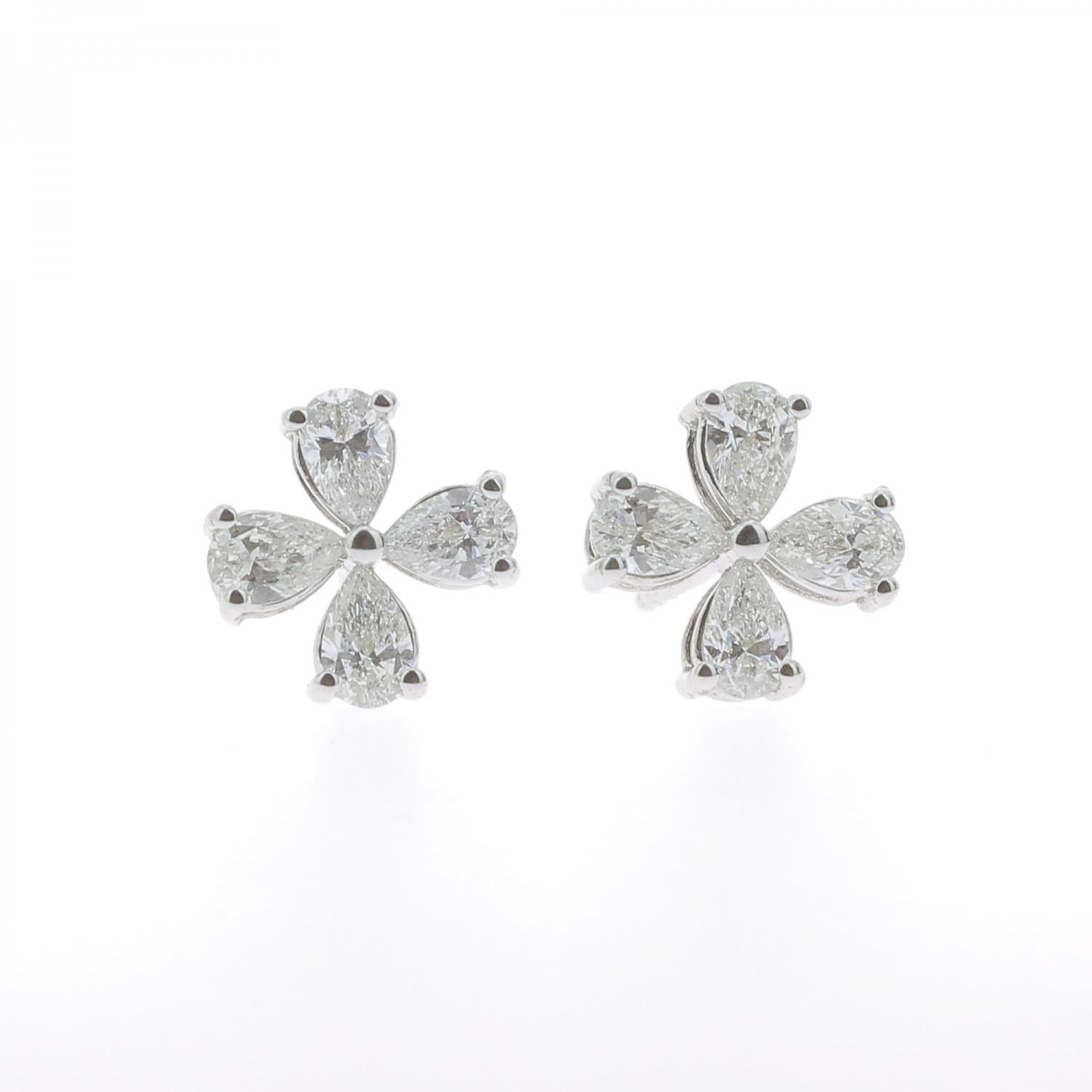 The Clover Diamonds Earrings are set with 8 Pear Diamonds weighing 1.20 Carat, with a clover pattern.
The Pear Diamond Earrings are set 18K White Gold and weight 2.66 Grams.
The Diamond Stud Earrings will come in a beautiful box ready for