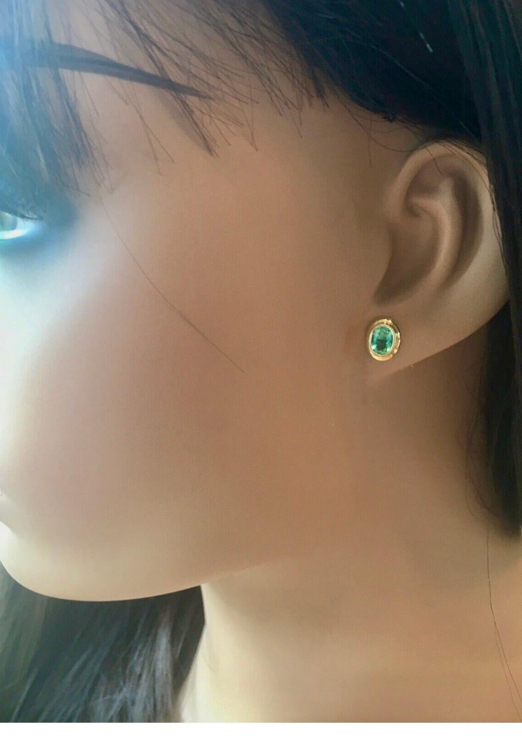 Contemporary 1.20 Carat Natural Colombian Emerald Oval Stud Earrings 18K Yellow Gold For Sale