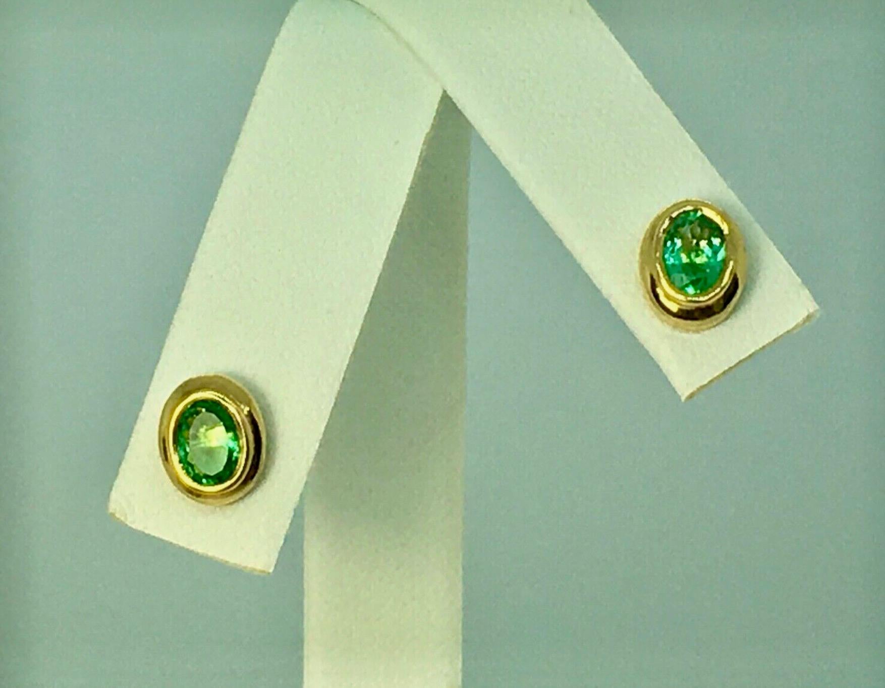 1.20 Carat Natural Colombian Emerald Oval Stud Earrings 18K Yellow Gold For Sale 1