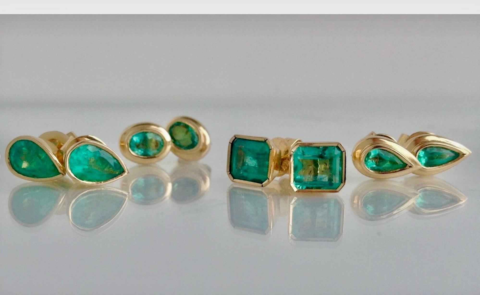 1.20 Carat Natural Colombian Emerald Oval Stud Earrings 18K Yellow Gold For Sale 2