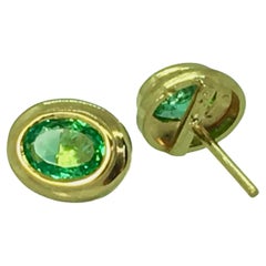1,20 Karat natürlicher kolumbianischer Smaragd Oval-Ohrstecker 18K Weißgold