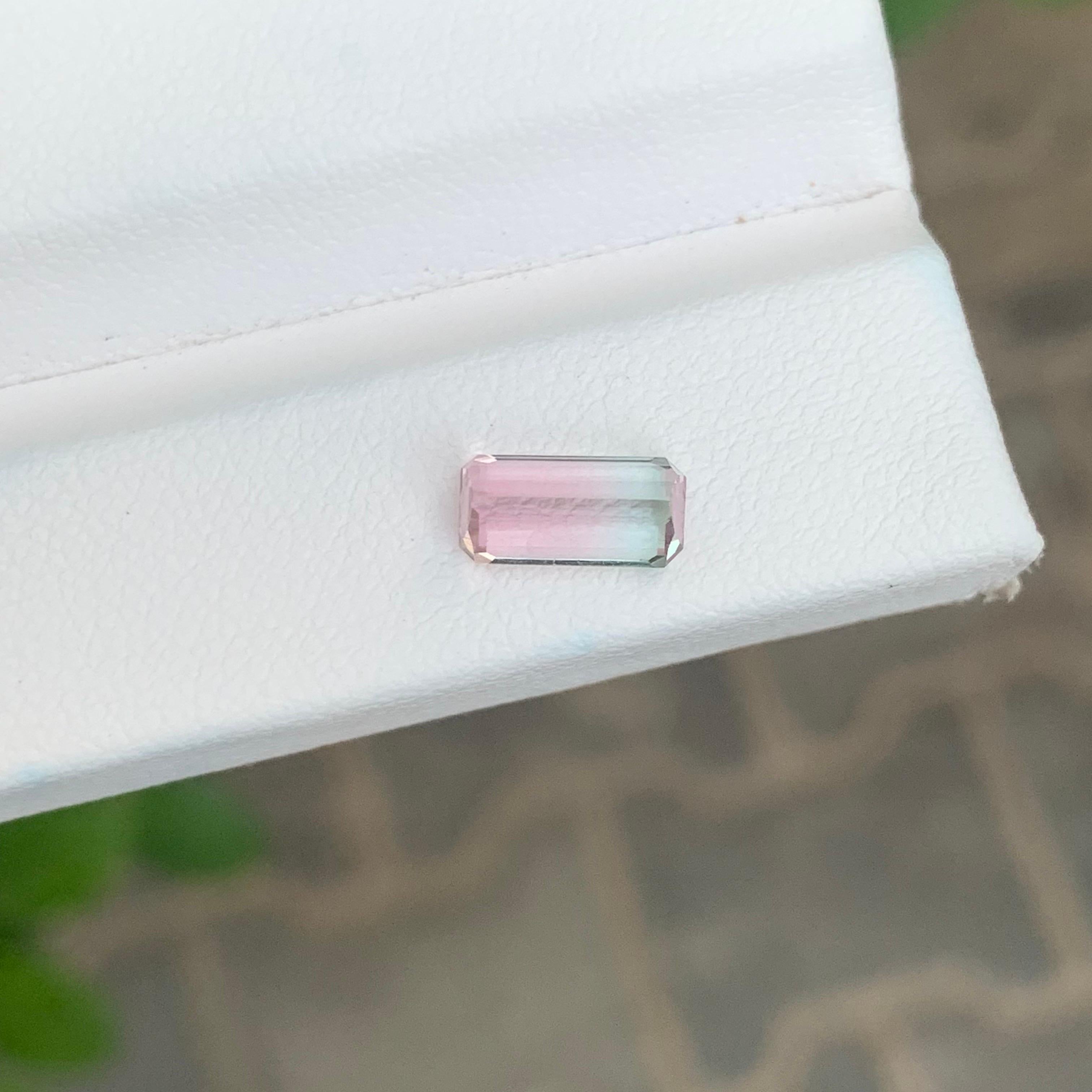 1.20 carati di tormalina bicolore naturale sfusa a forma di smeraldo in vendita 1