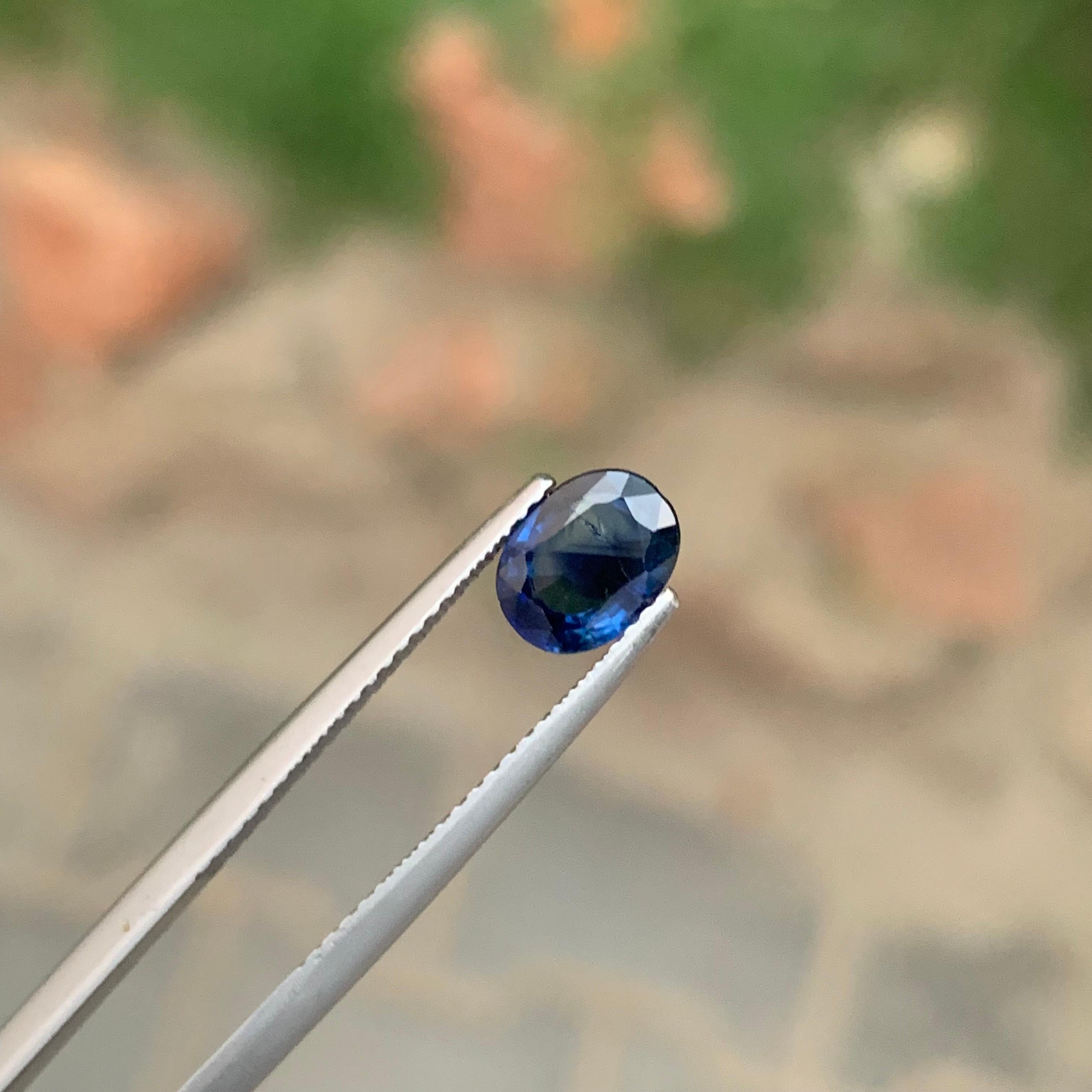 Taglio ovale 1.20 carati di zaffiro blu naturale sfuso di forma ovale in vendita