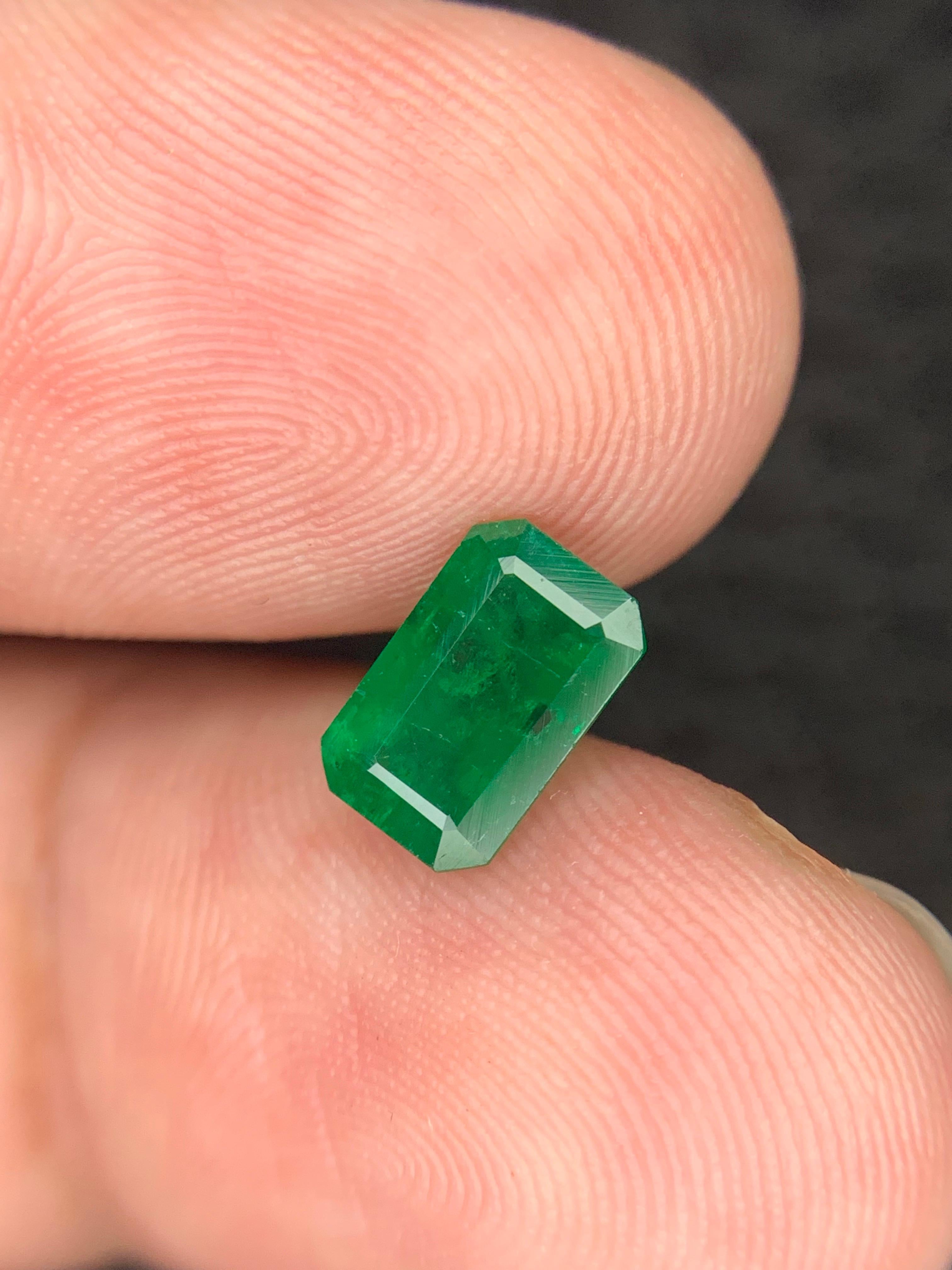 Gema esmeralda suelta natural de 1.20 quilates procedente de Swat, Pakistán en venta 4