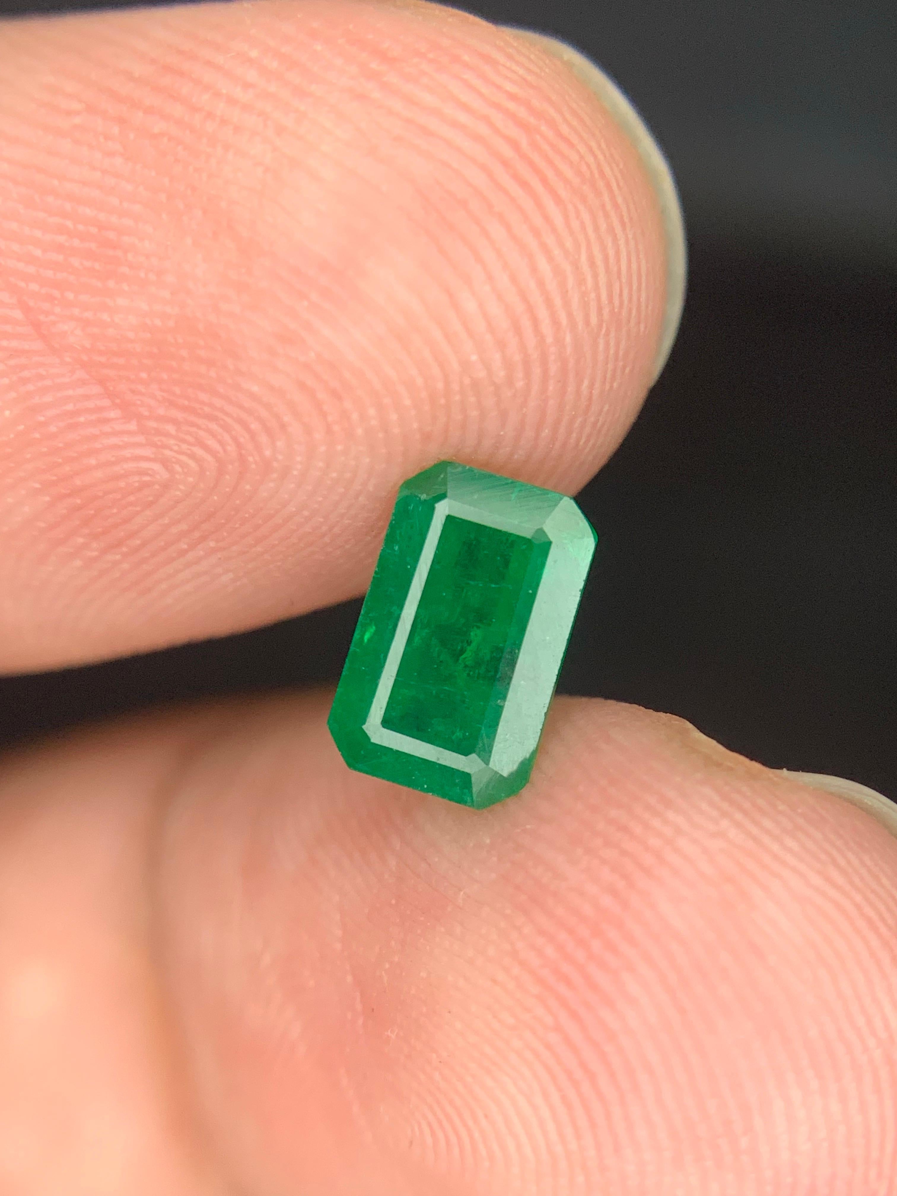 Gema esmeralda suelta natural de 1.20 quilates procedente de Swat, Pakistán en venta 5