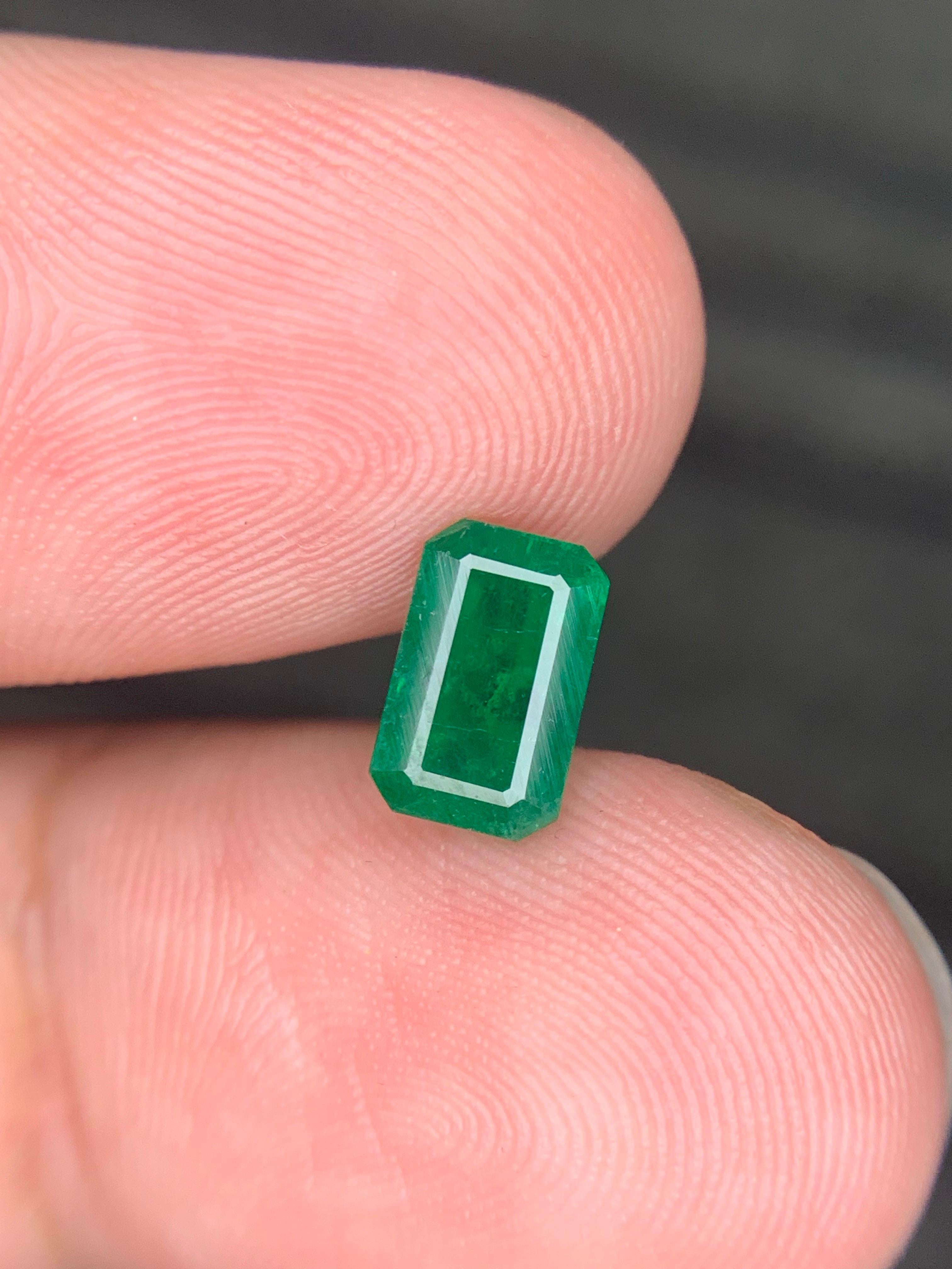 Gema esmeralda suelta natural de 1.20 quilates procedente de Swat, Pakistán Artes y manualidades en venta
