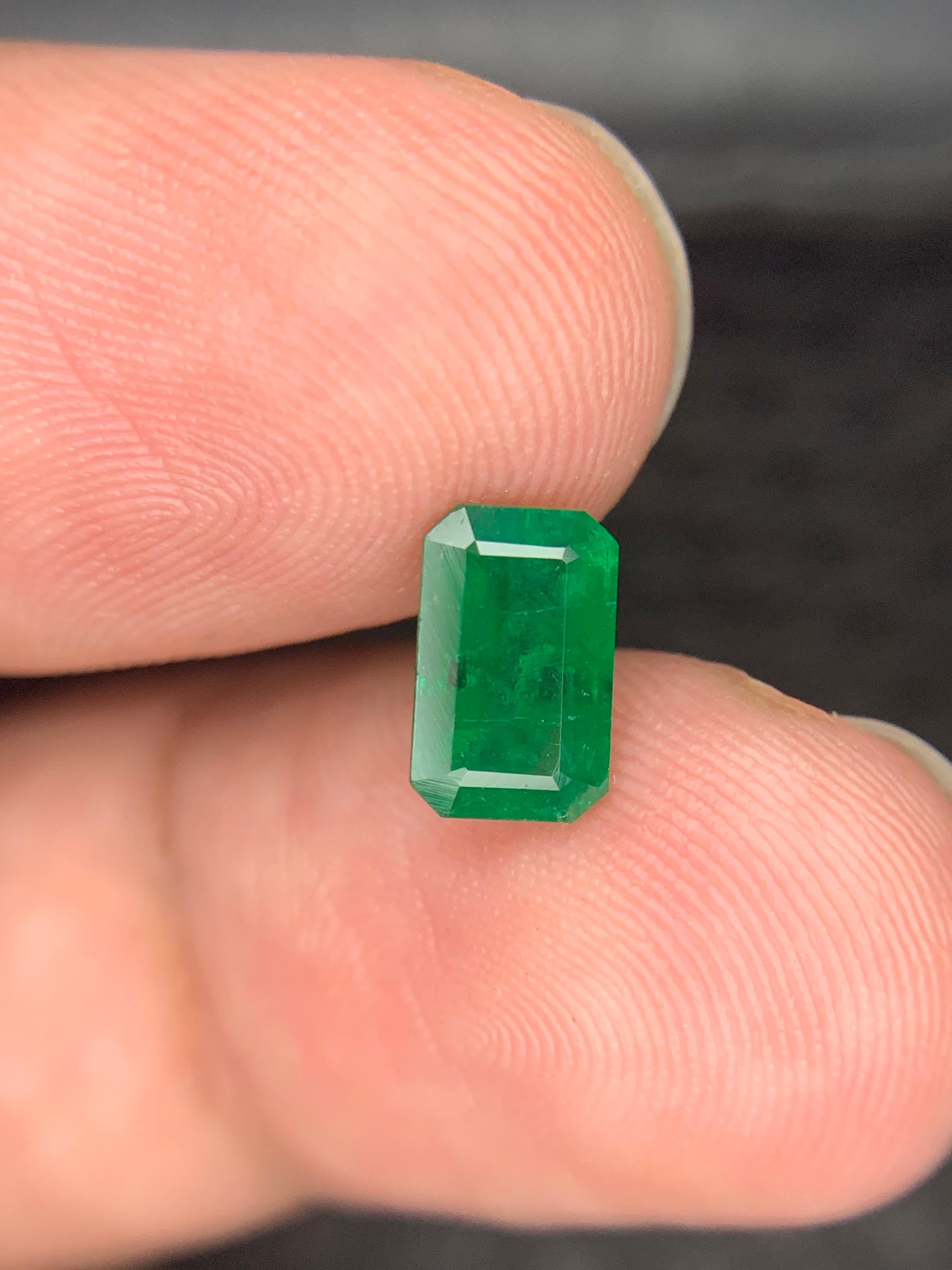 Gema esmeralda suelta natural de 1.20 quilates procedente de Swat, Pakistán en venta 3