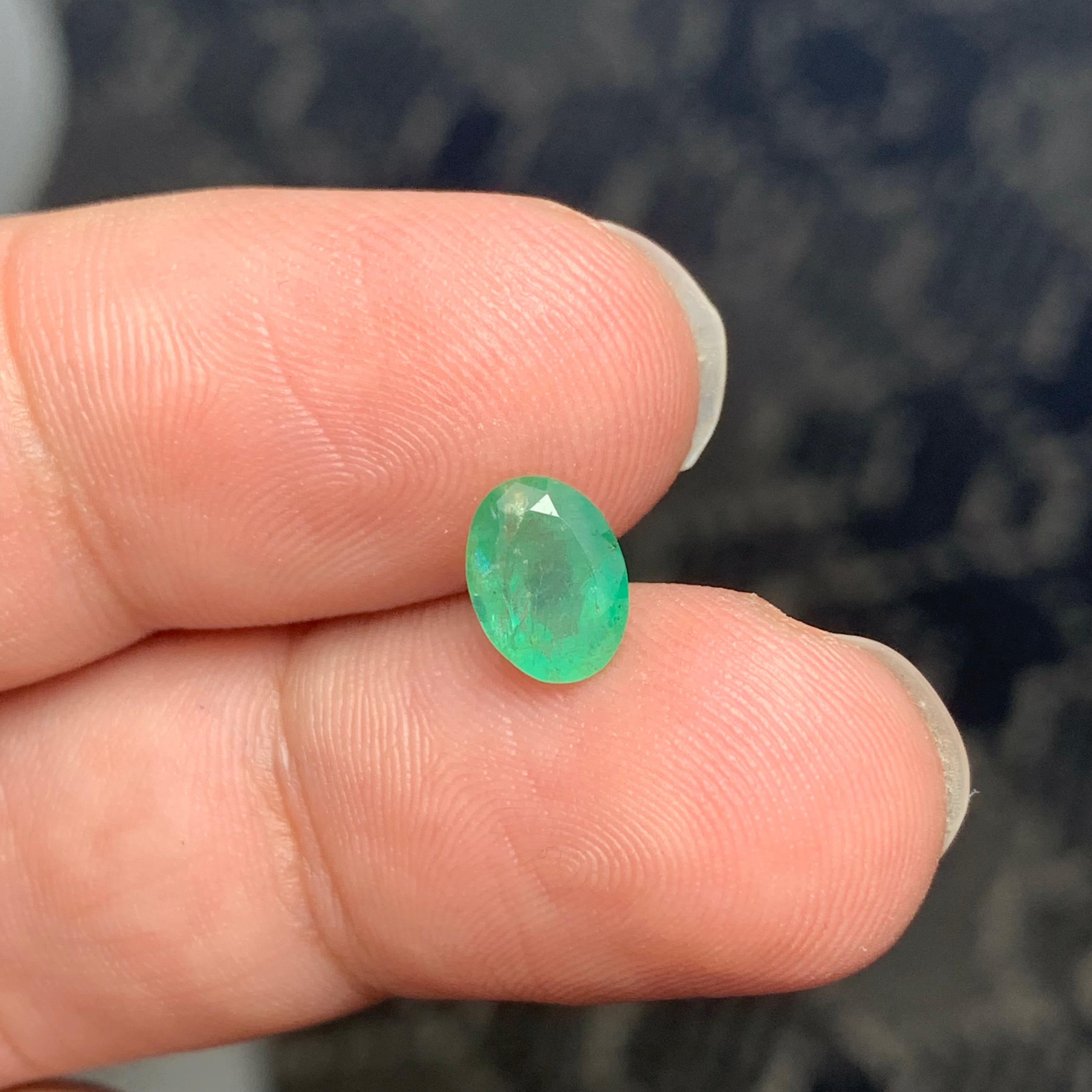 1.20 Carat Natural Loose Emerald Gemstone From Zambian Mine, Africa For Sale 2