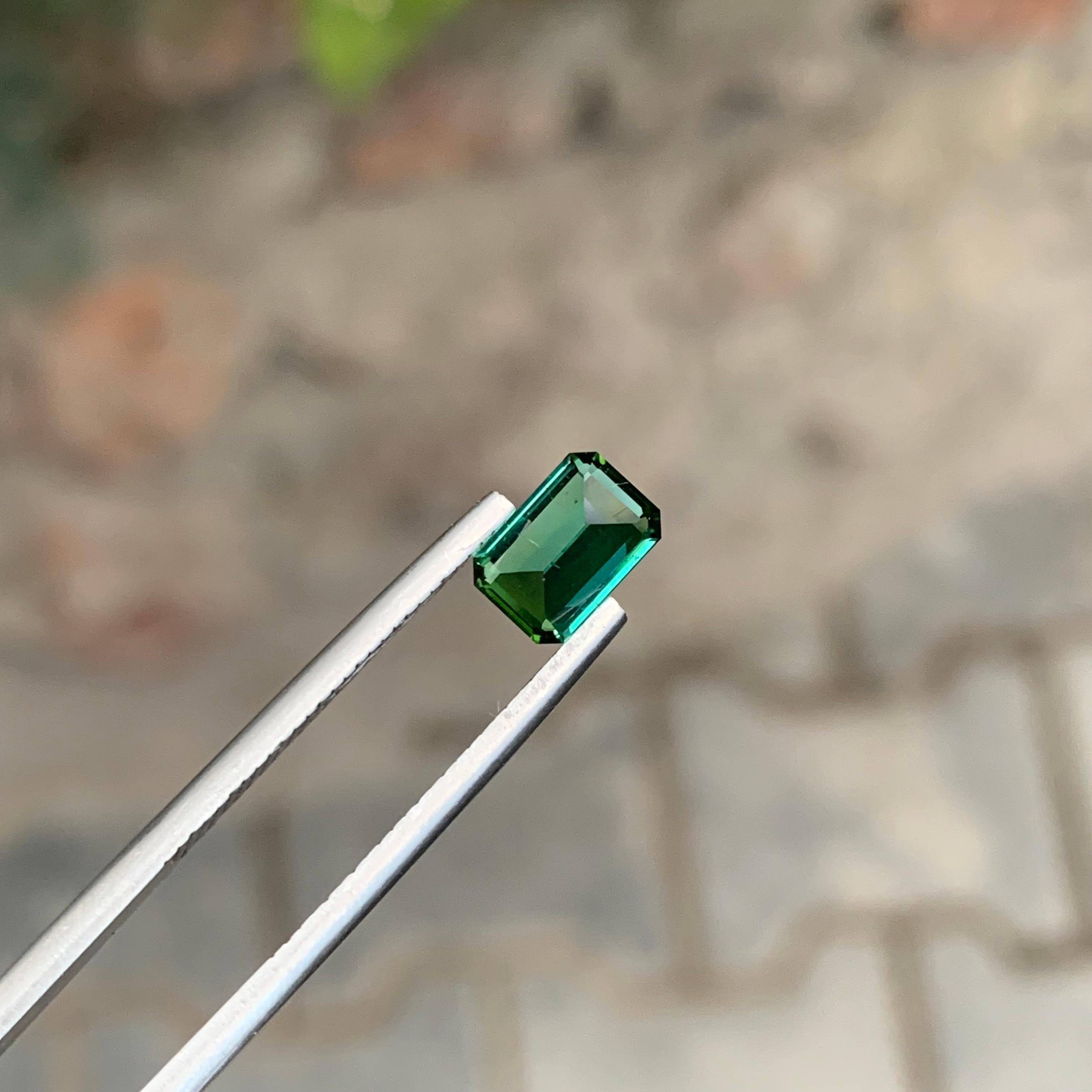 1.20 Karat Natürlicher loser grüner Turmalin Smaragd Form Edelstein im Zustand „Neu“ im Angebot in Peshawar, PK