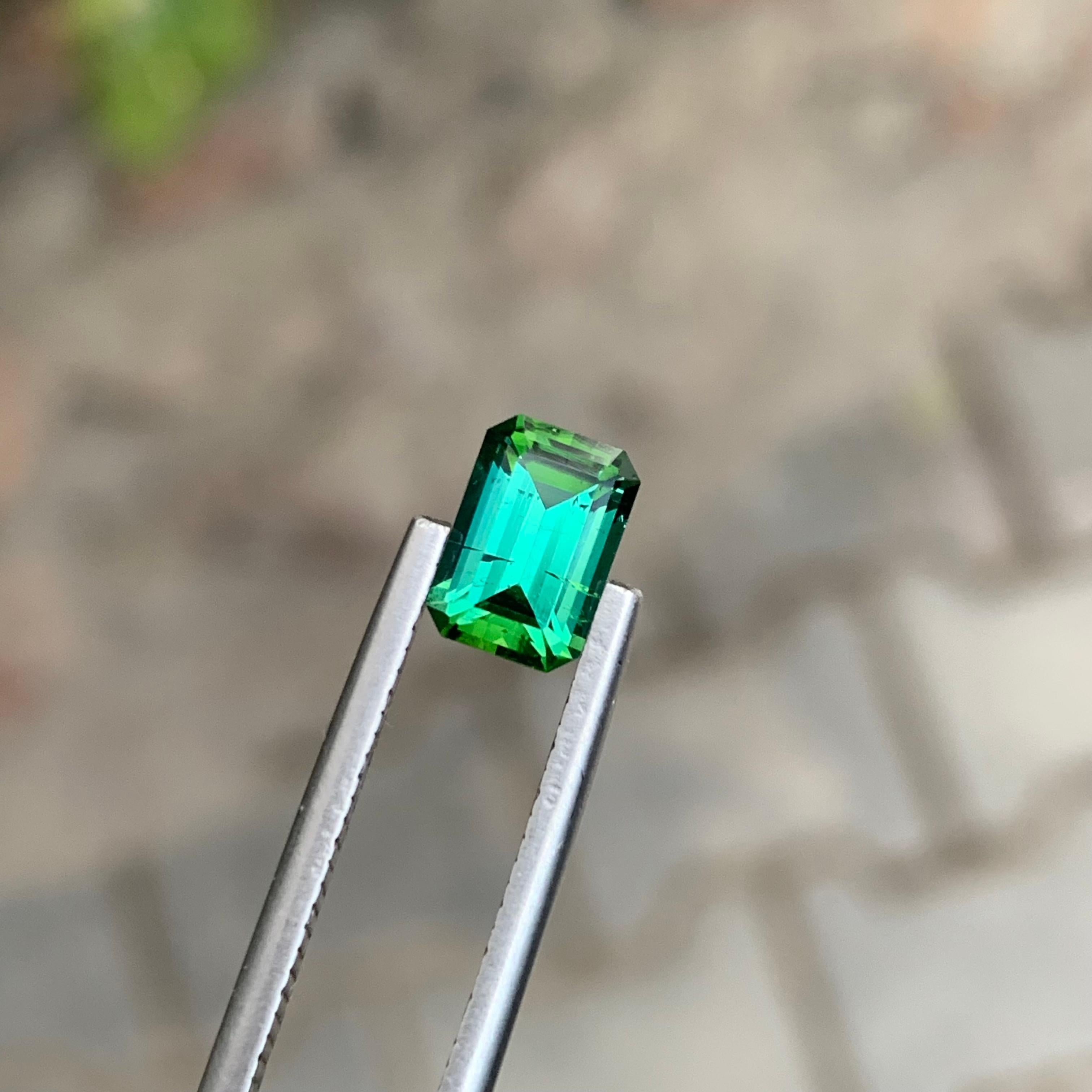 1.20 Karat Natürlicher loser grüner Turmalin Smaragd Form Edelstein im Angebot 3