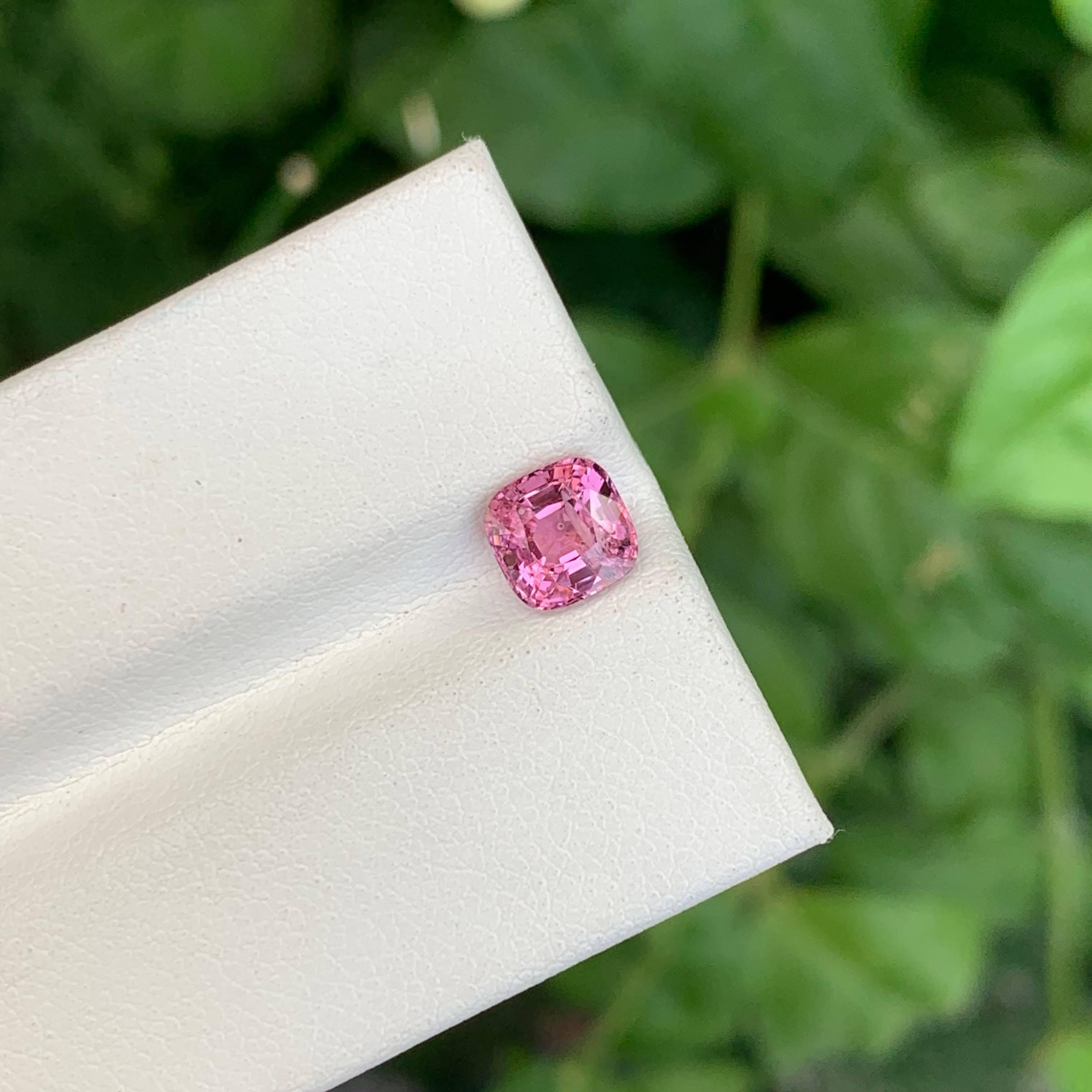 Femenino o masculino 1,20 quilates de espinela rosa natural suelta talla cojín piedra preciosa de Tanzania en venta