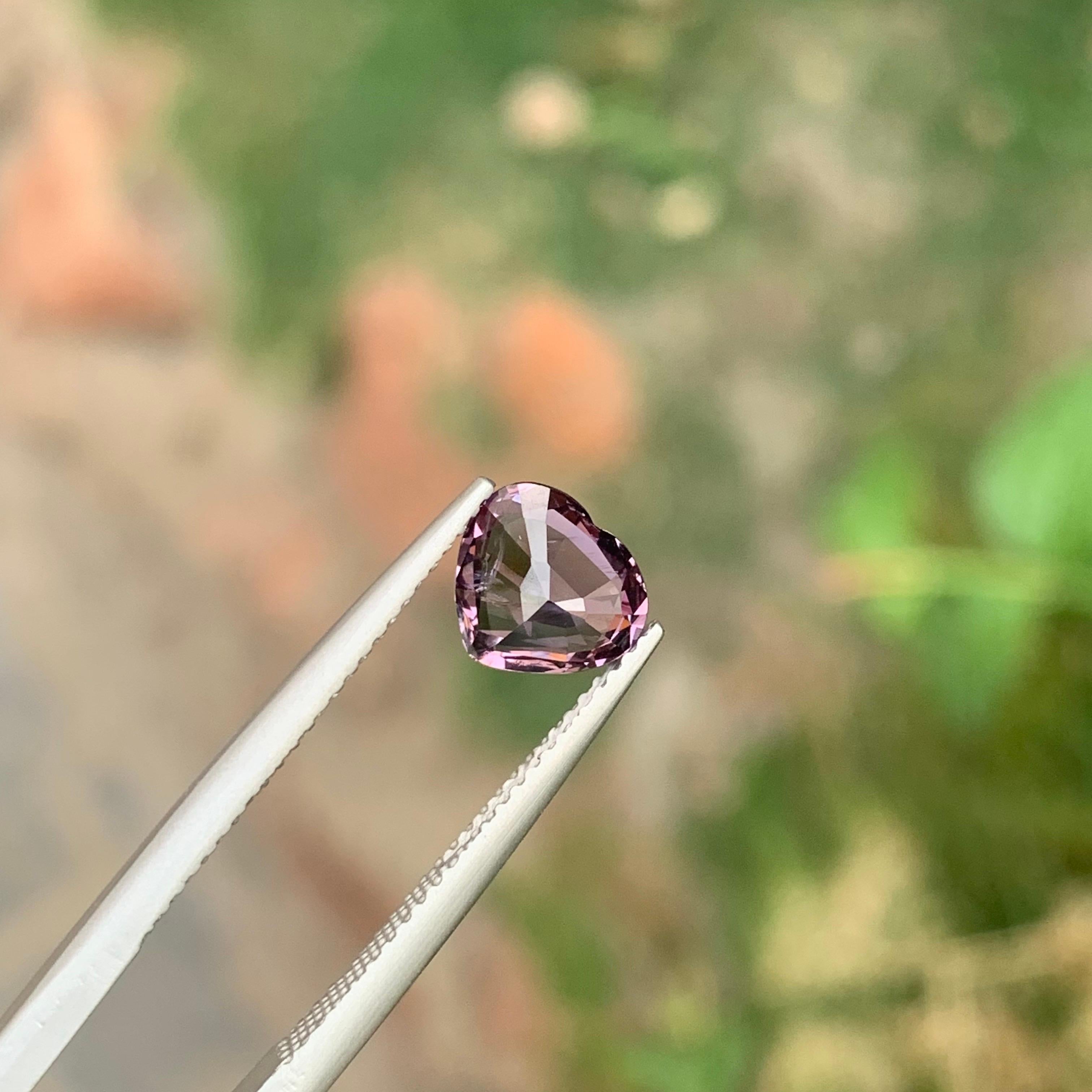 1.20 Carat Natural Loose Purple Colour Spinel Heart Shape Gemstone In New Condition For Sale In Peshawar, PK