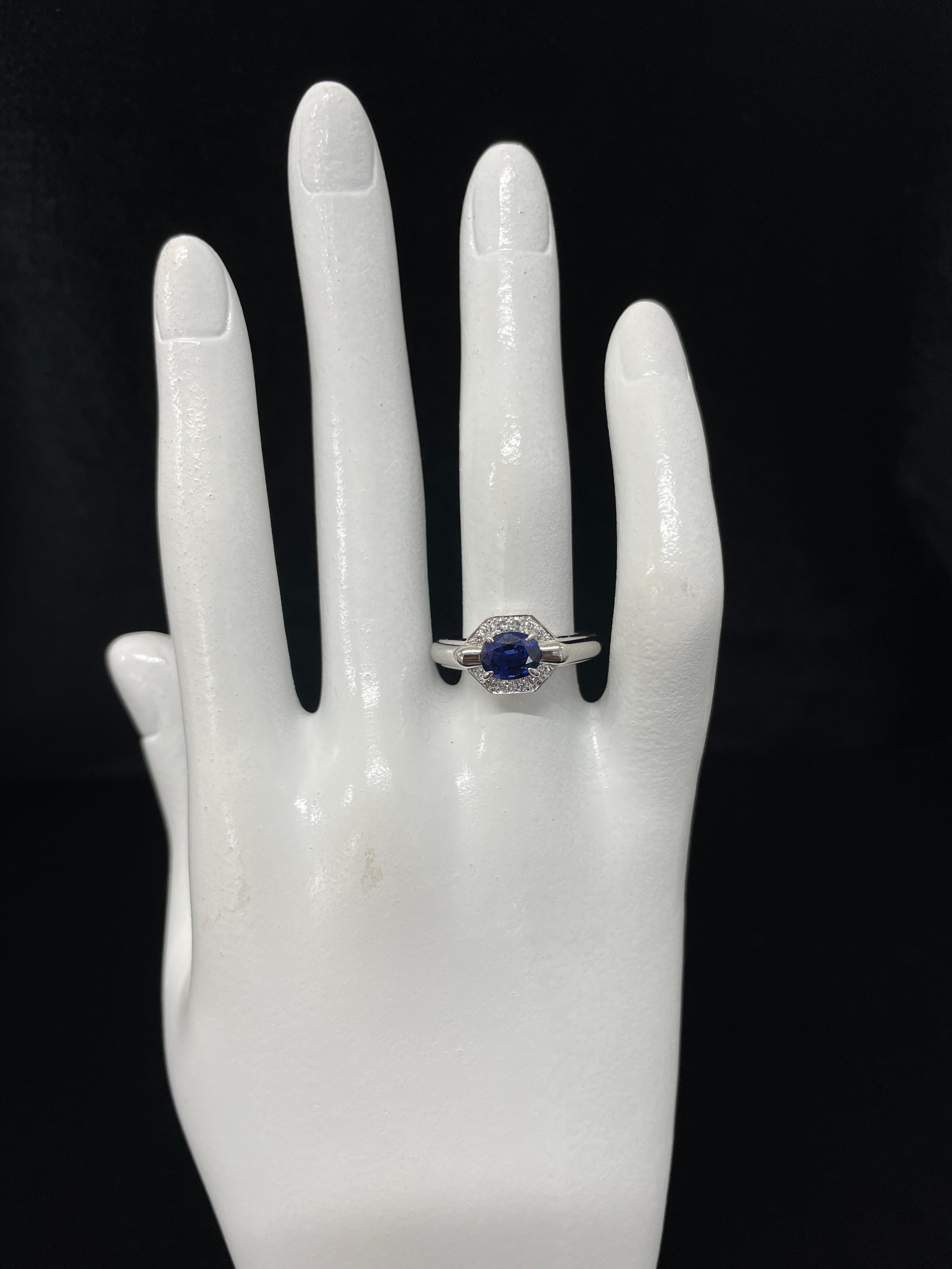 1.20 Carat Natural Sapphire and Diamond Ring Set in Platinum For Sale 1