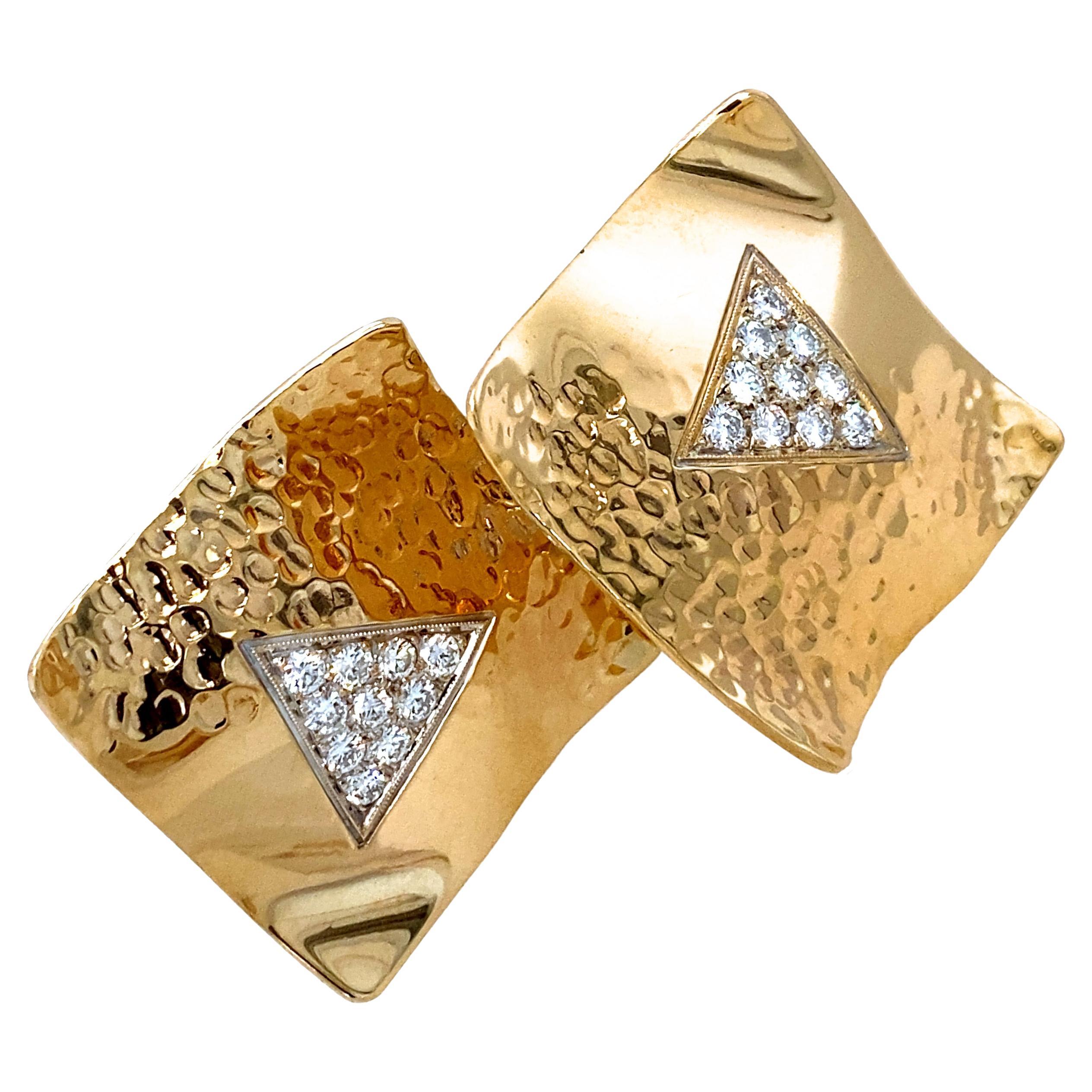 1.20 Carat Pavé Diamond "Stingray" Plaque Leverback Earrings in Yellow Gold For Sale