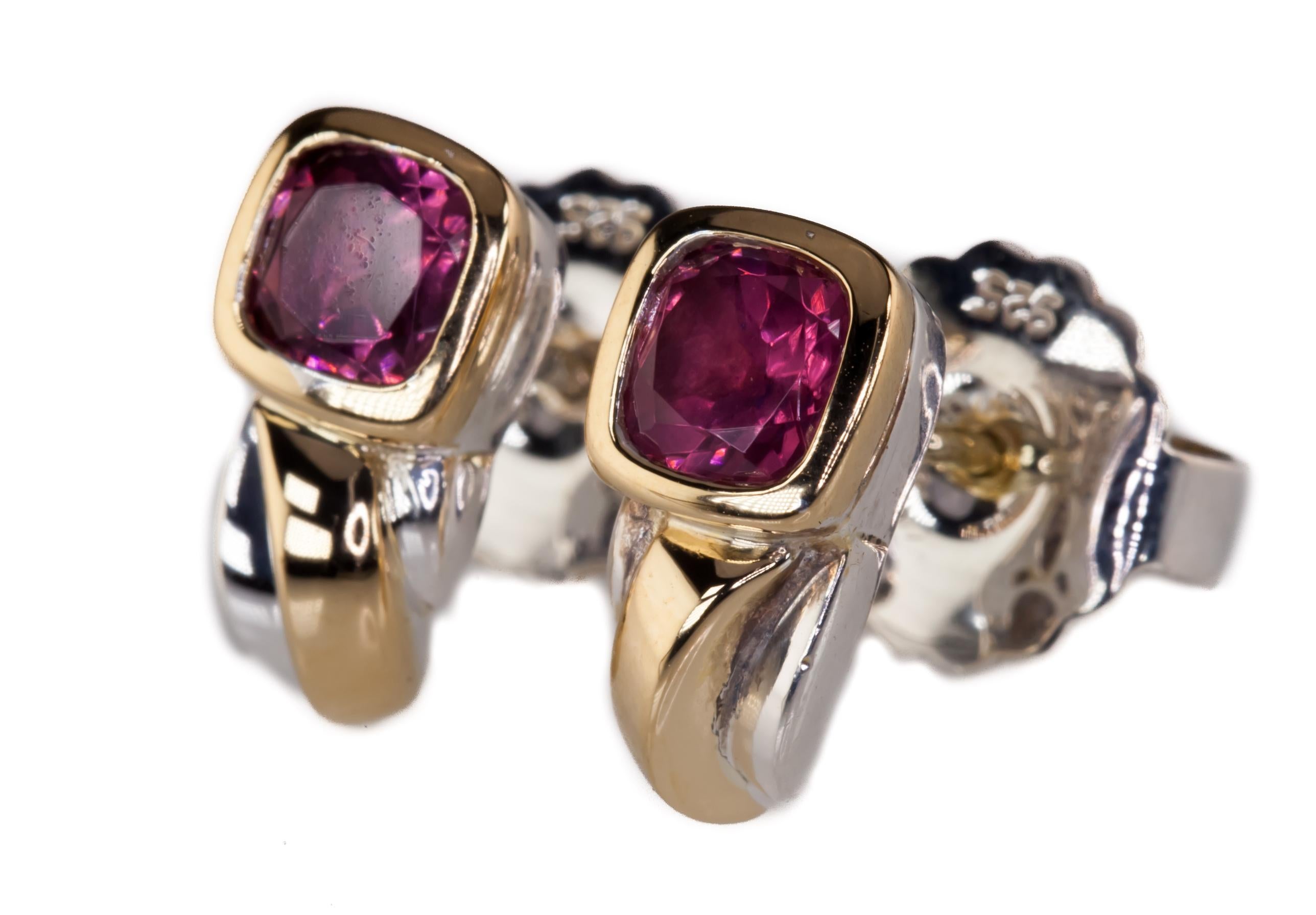 Superbes boucles d'oreilles en saphir rose
1,20 ct de saphirs roses taillés en coussin dans des montures à lunette
Inclure les dos papillon
Longueur totale de la goutte = 12 mm
Masse totale = 5,1 grammes
Un cadeau magnifique !
