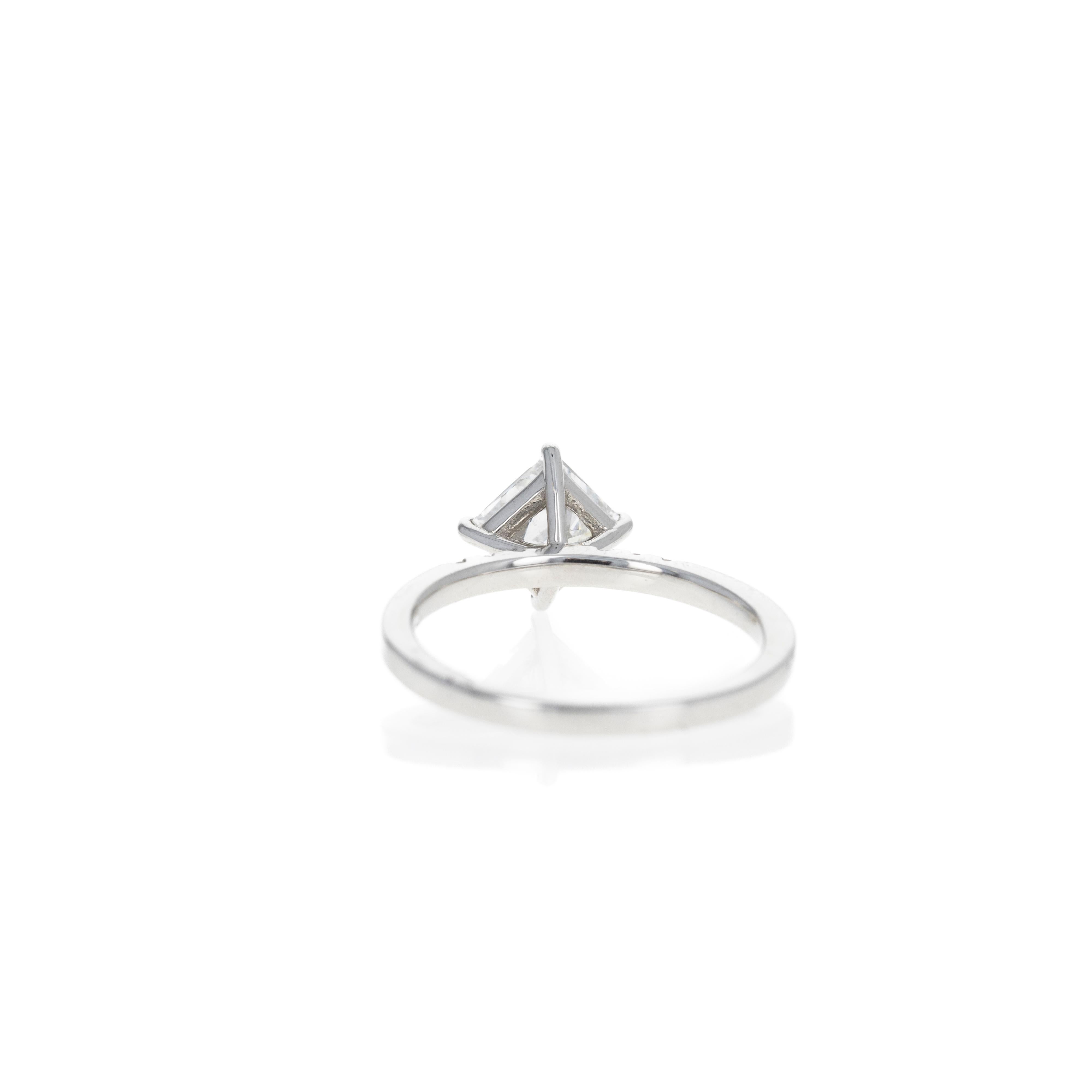 Anillo de compromiso de diamante princesa de 1,20 quilates en platino en venta 1