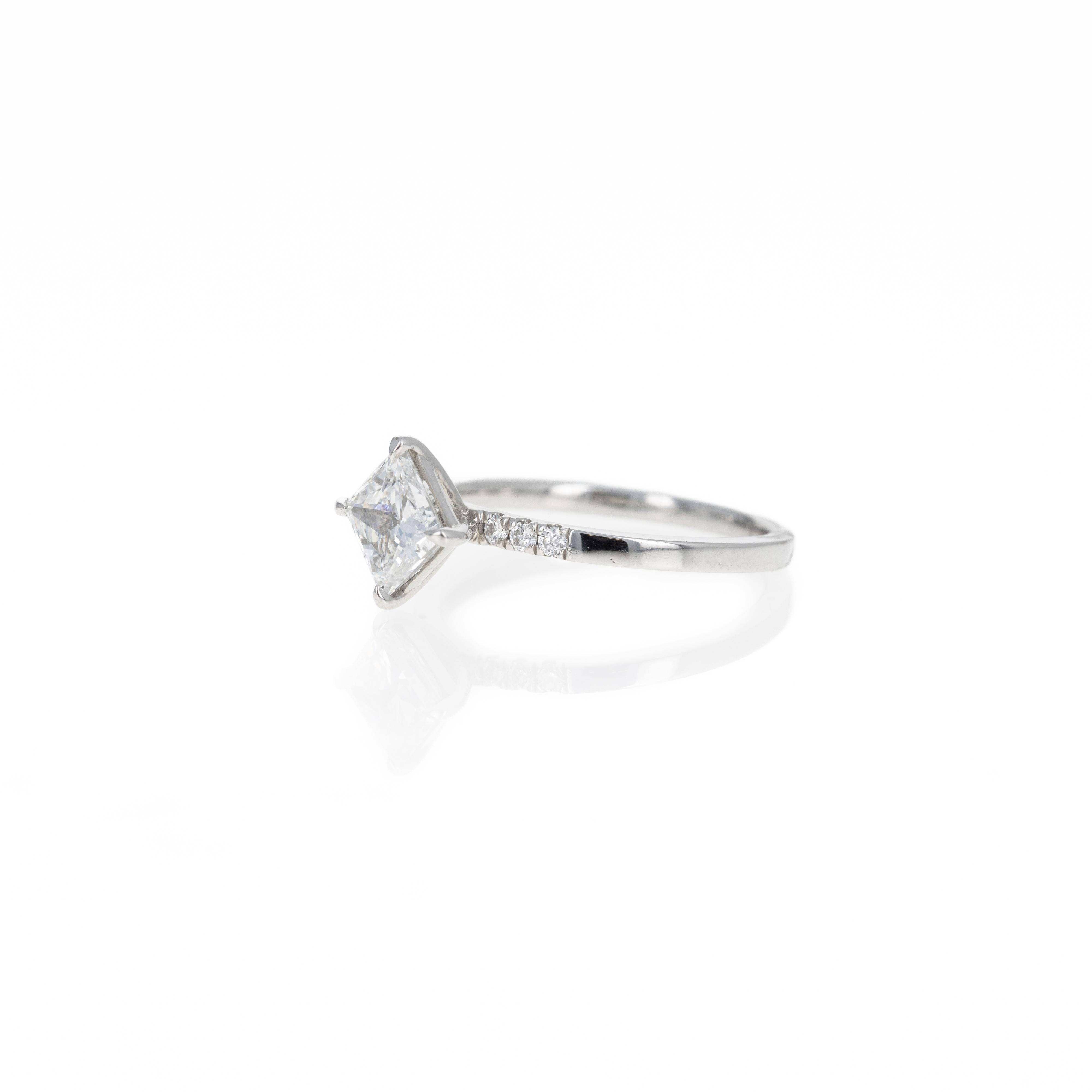 Anillo de compromiso de diamante princesa de 1,20 quilates en platino en venta 2