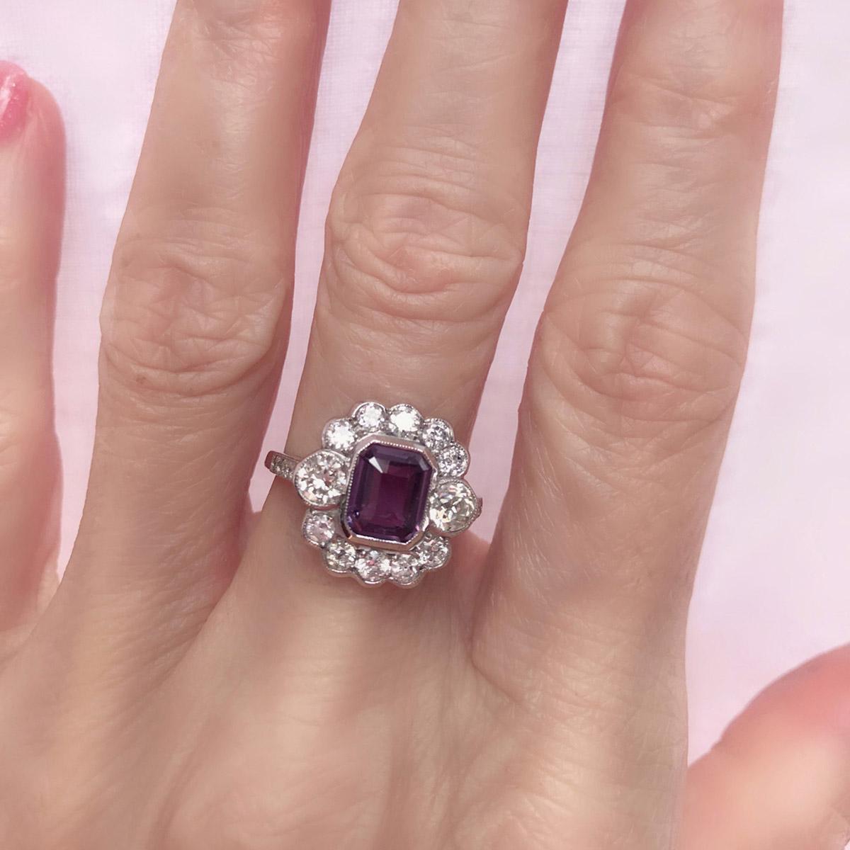 1.20 Carat Purple Sapphire and Diamond 18 Karat White Gold Ring In Good Condition For Sale In QLD , AU
