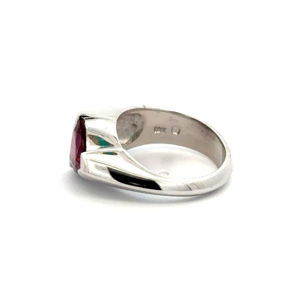 1.20 Carat Red Trillion Rhodolite Garnet Gold Solitaire Cocktail Ring In Excellent Condition For Sale In Montreal, QC