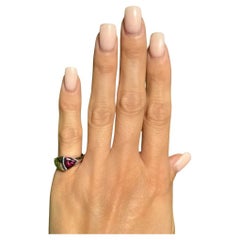 Bague cocktail solitaire en or avec grenat rhodolite rouge trillion de 1,20 carat