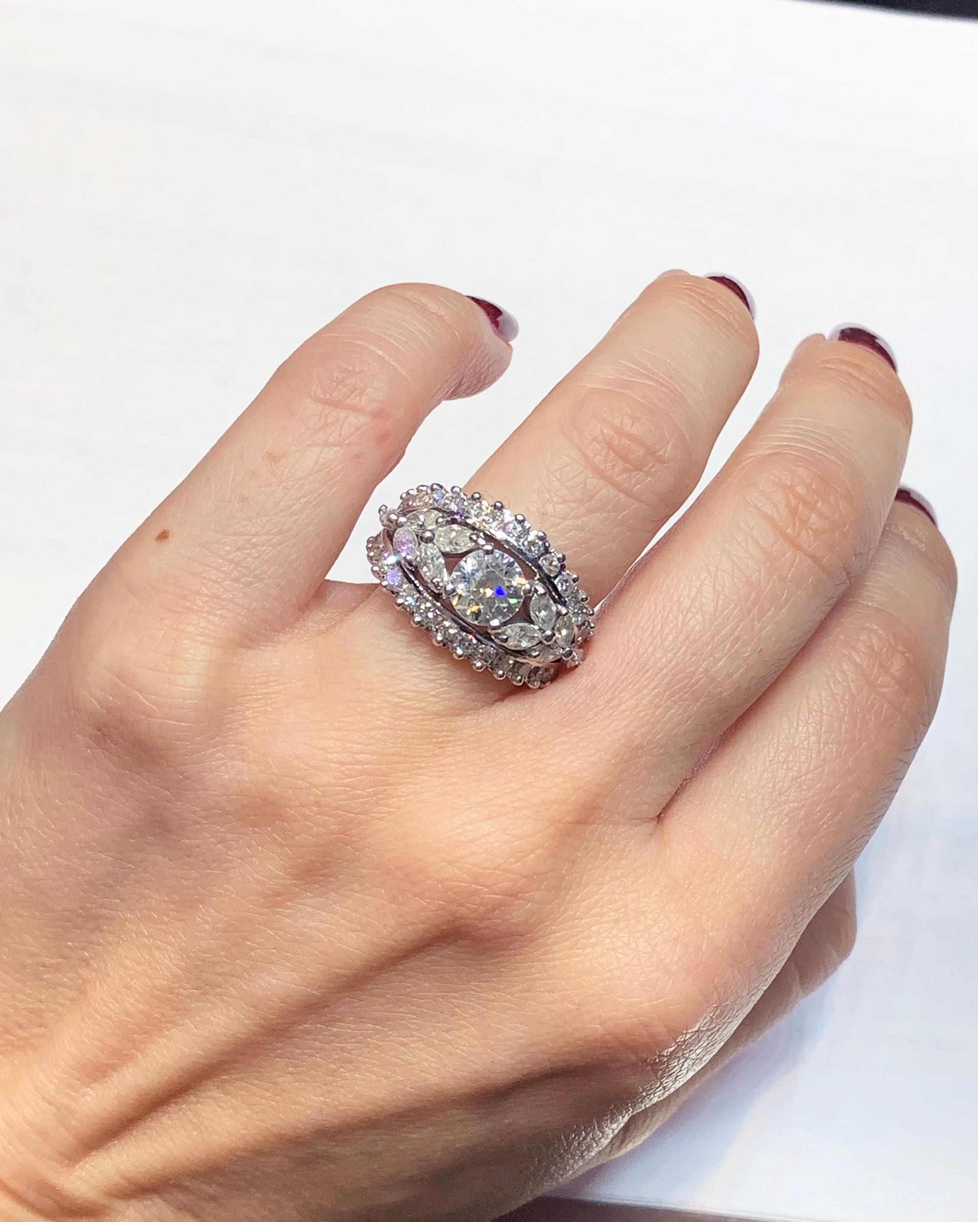 1.20 Carat Round and Marquise Diamond Gold Ring In Excellent Condition For Sale In New York, NY