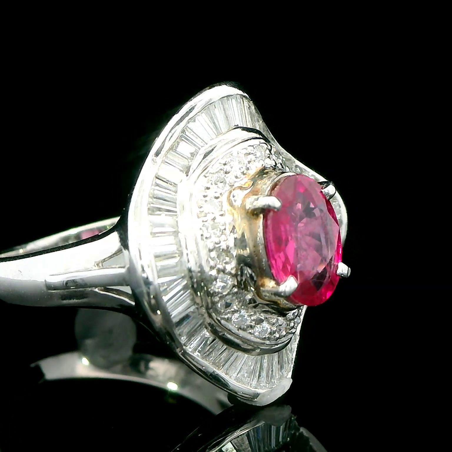 Taille ronde Bague en rubis de 1,20 carat et diamants de 1,00 carat en vente