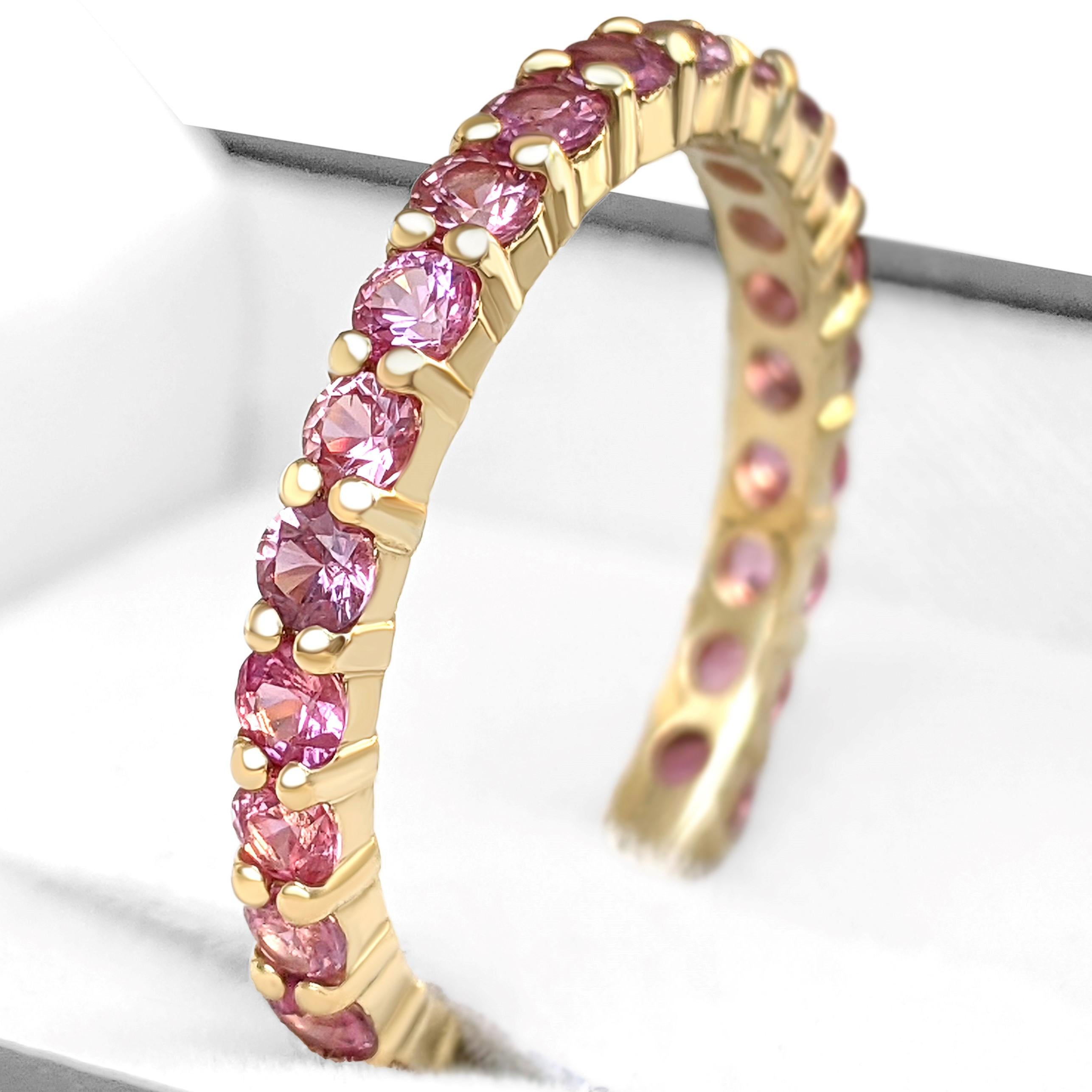 NO RESERVE - 1.20 Carat Sapphire Band, 14 Karat Yellow Gold 3/4 Eternity Ring In New Condition In Ramat Gan, IL