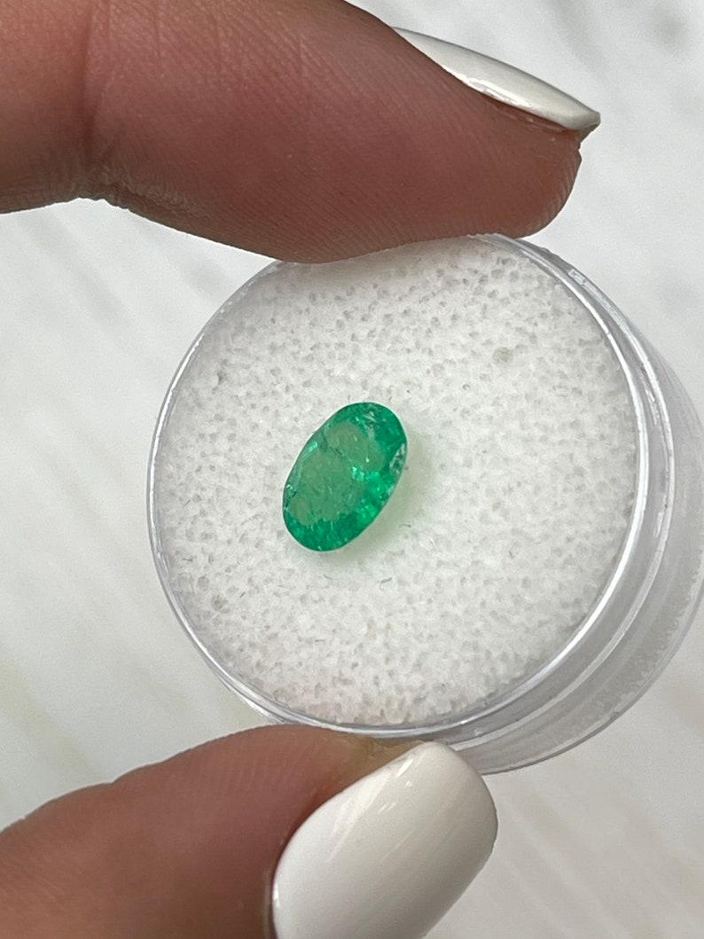 Esmeralda Colombiana Verde Primavera de 1,20 Quilates - Gema Natal de Mayo Talla Ovalada en Nuevo estado para la venta en Jupiter, FL