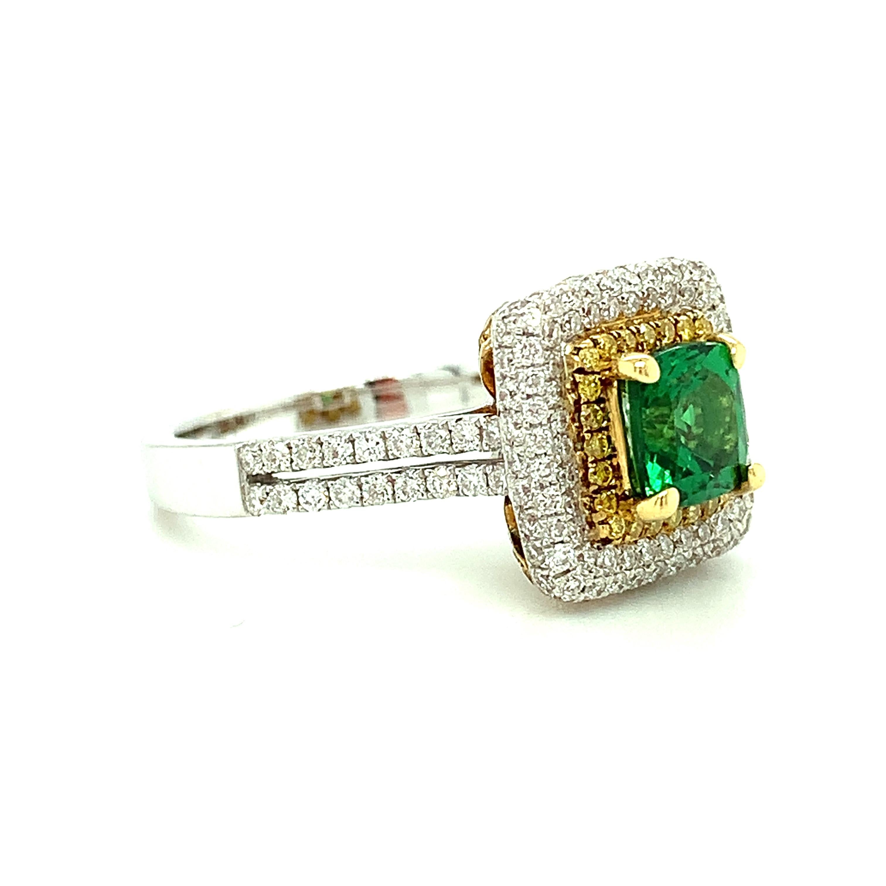 Tsavorite Garnet and Yellow Diamond Halo Cocktail Ring in Yellow and White Gold In New Condition For Sale In Los Angeles, CA