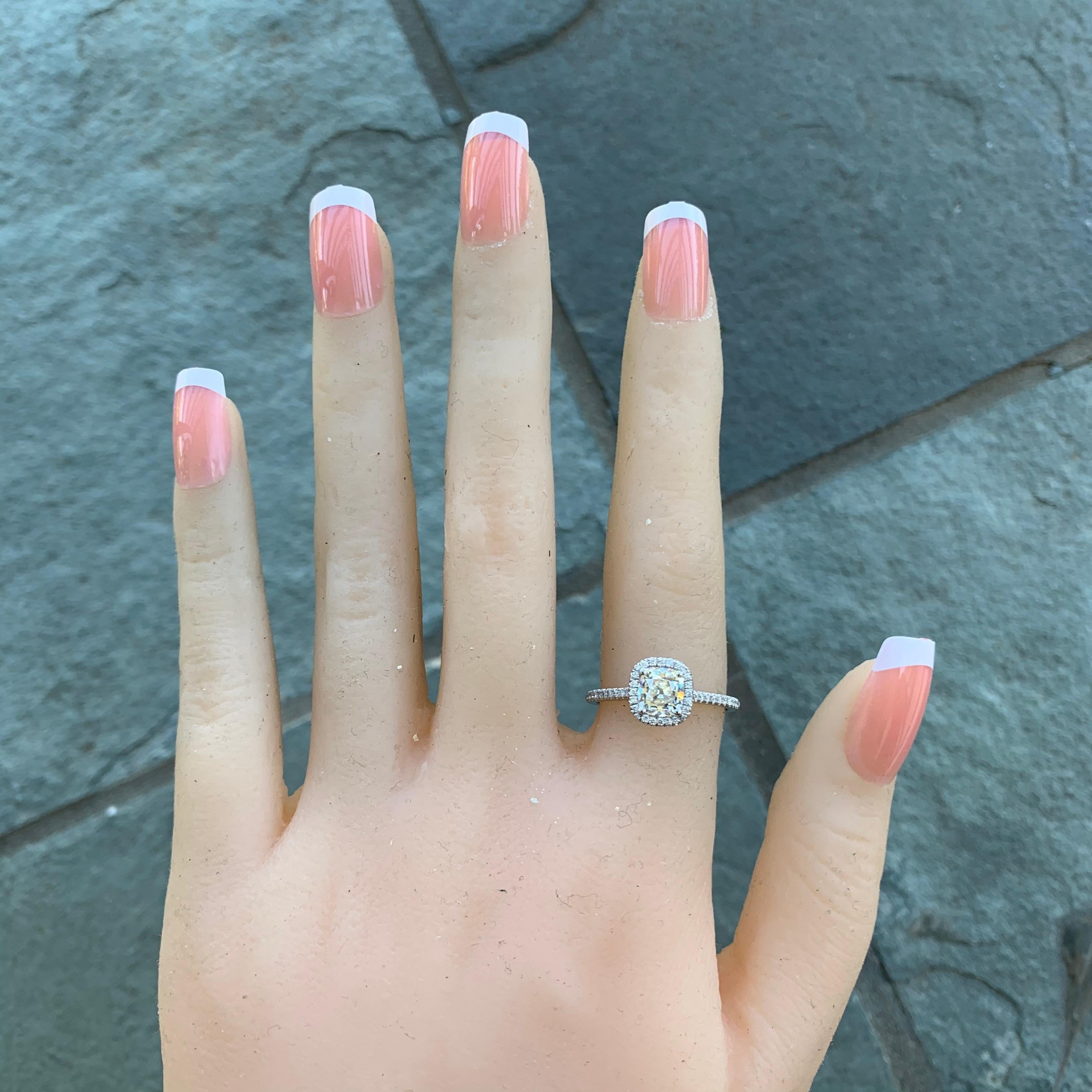 1,20 Karat TW Old Mine Cut Diamant Halo Ring Set in 14 Karat W, Ben Dannie Damen im Angebot