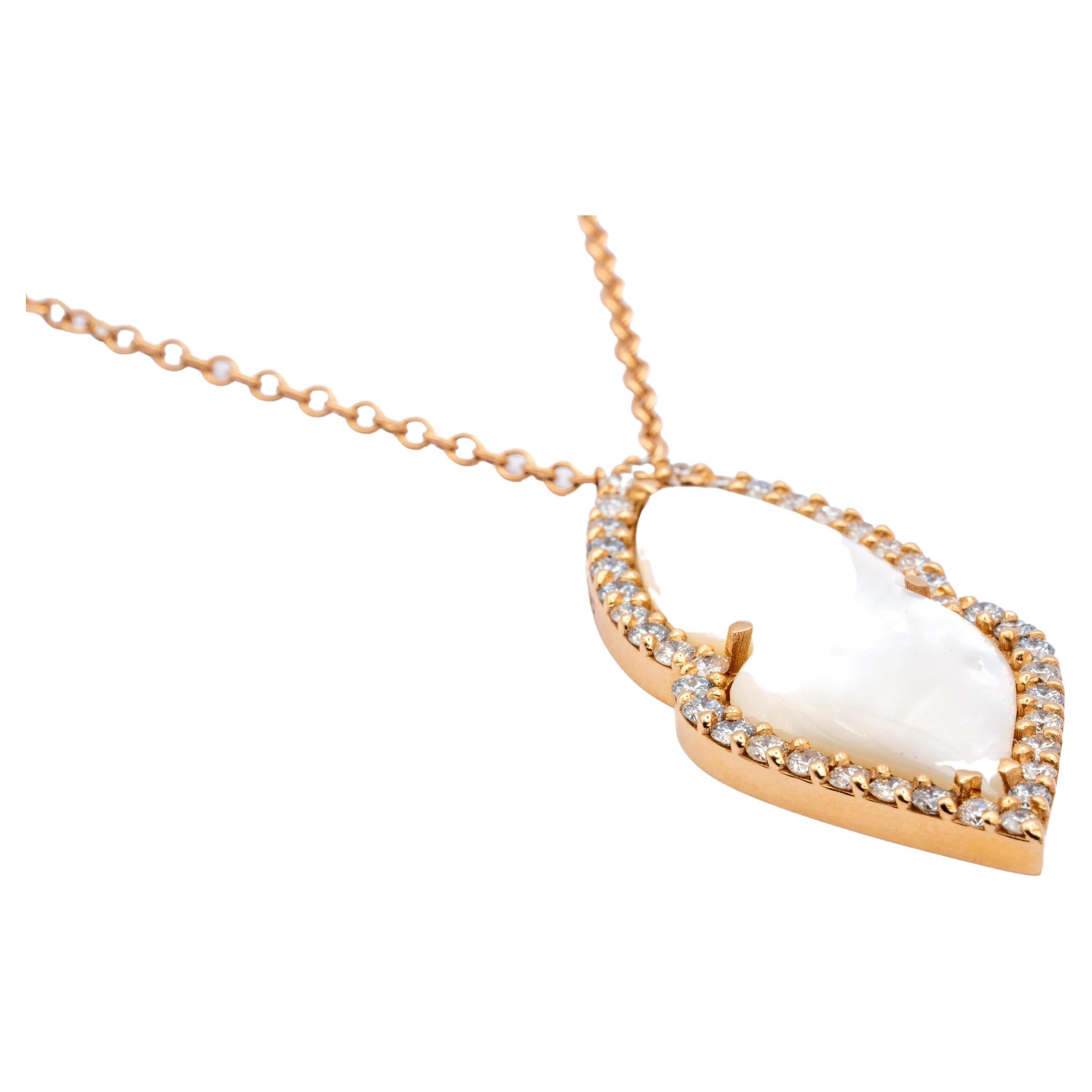 1.20 Carat Vs G Diamonds on 18 Carat Rose Gold with Mother of Pearl Pendant For Sale