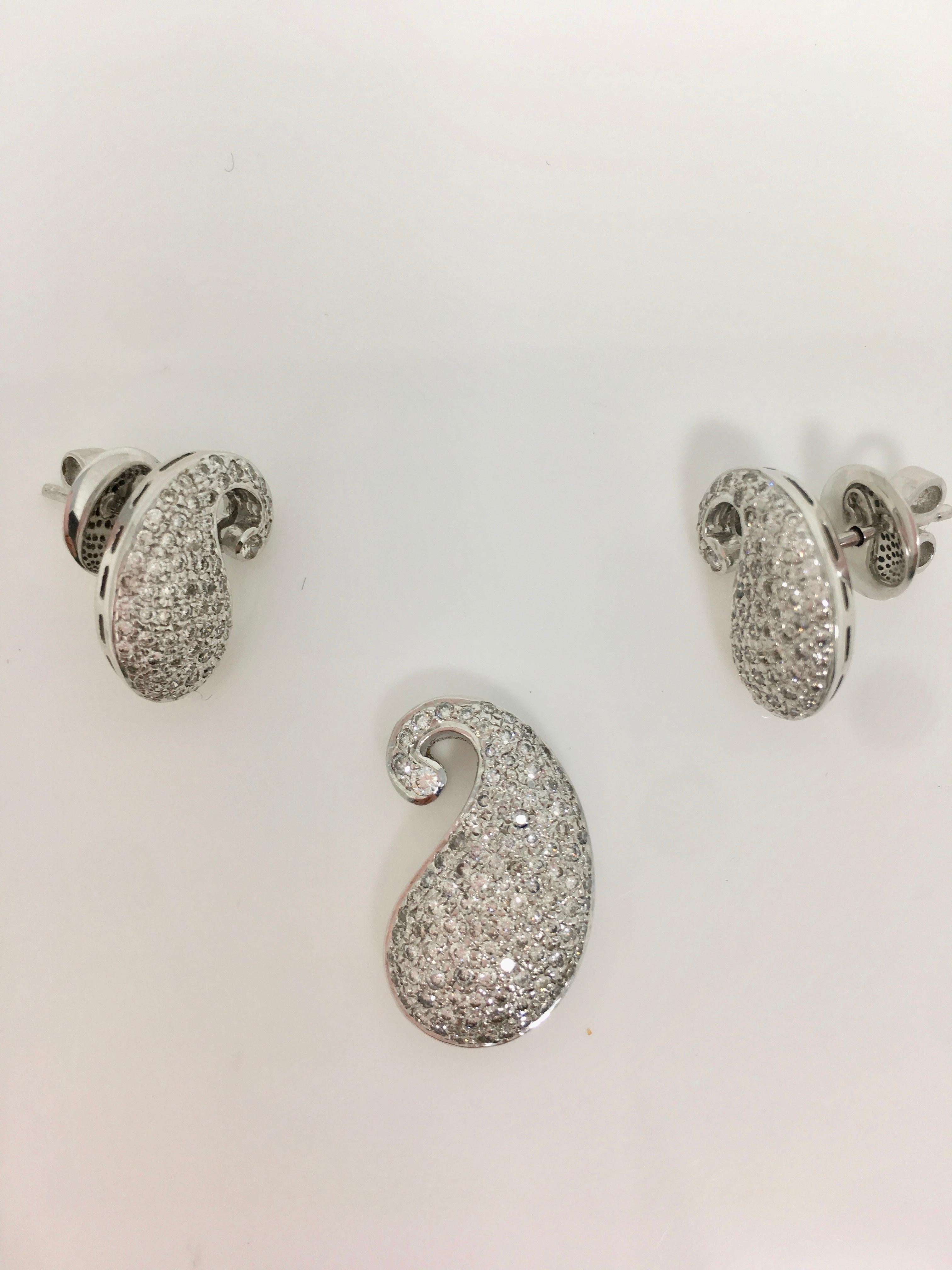 1,20 Karat weiße runde Brillant-Diamant-Ohrringe mit passender Halskette in 18k  (Rundschliff) im Angebot