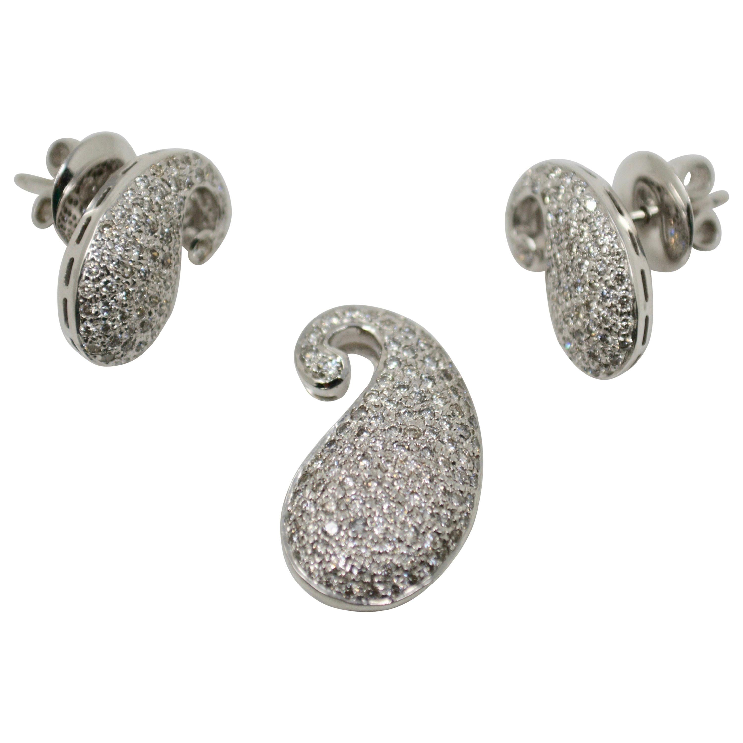 Boucles d'oreilles en or 18 carats avec diamants ronds brillants blancs de 1,20 carat et collier assorti