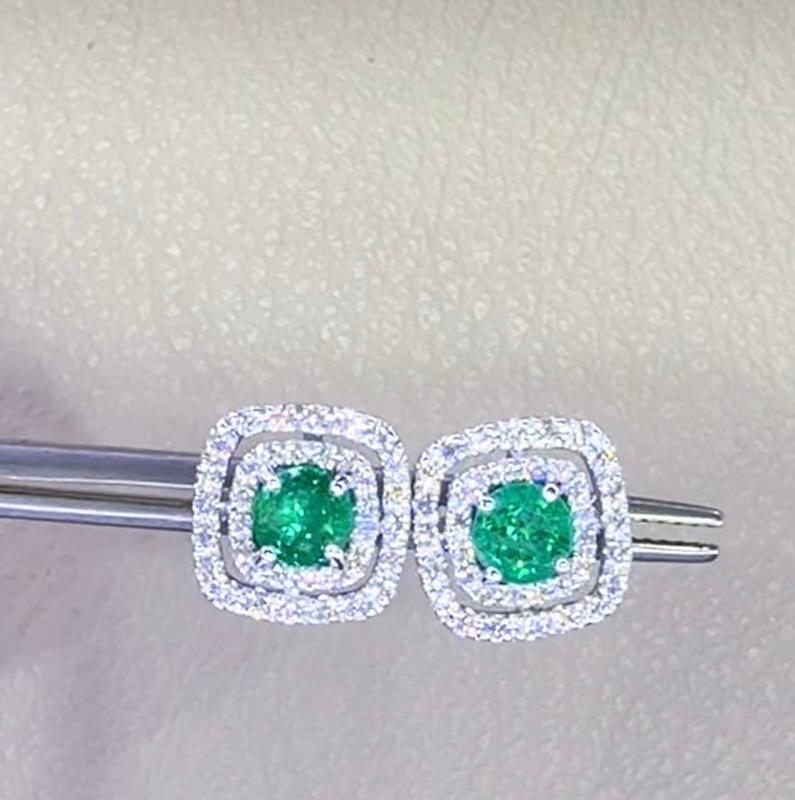 1,20 Karat sambische Smaragde Diamanten 18K Gold Ohrringe im Zustand „Neu“ im Angebot in Massafra, IT