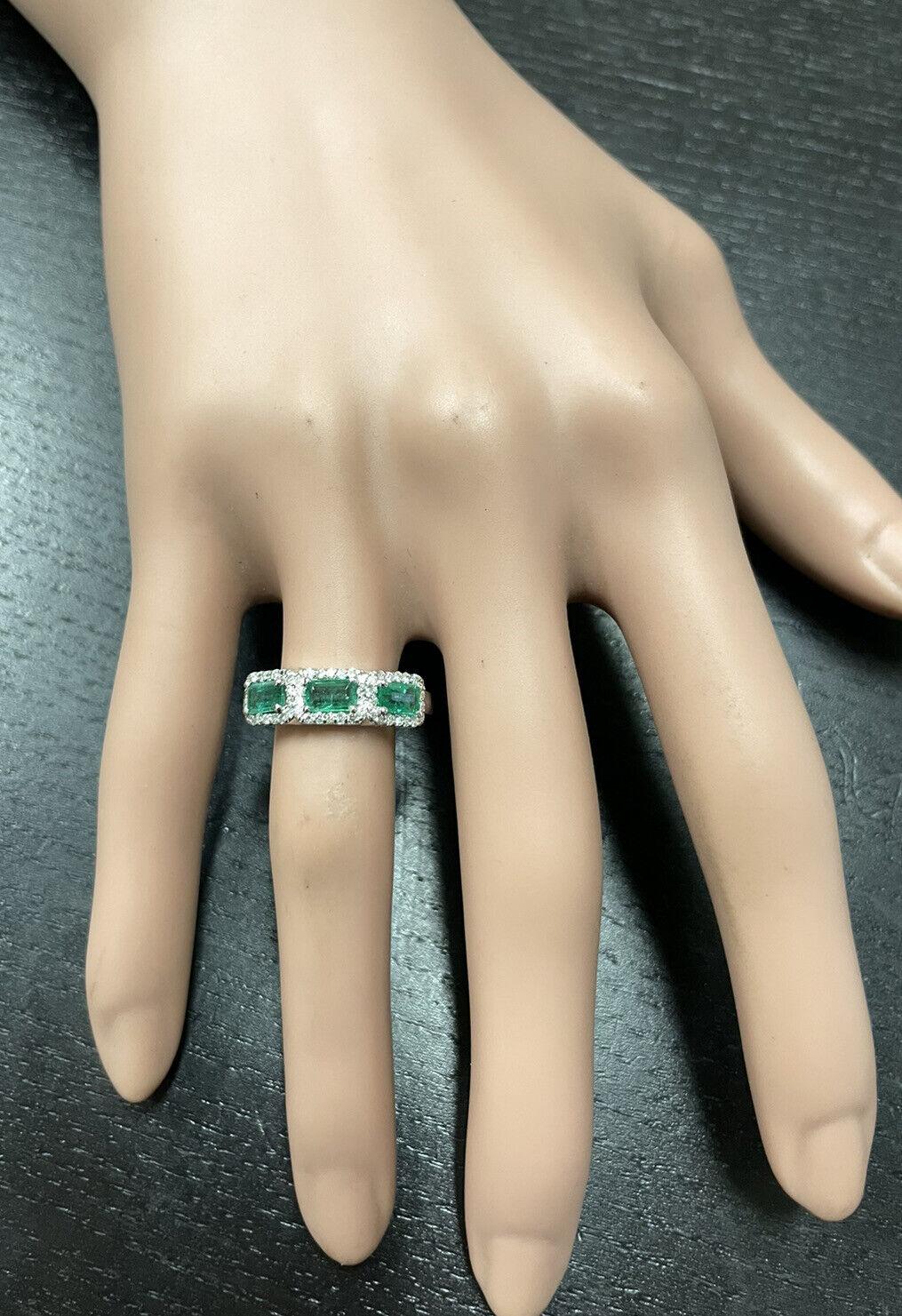 Women's 1.20 Carats Natural Emerald and Diamond 14K Solid White Gold Ring For Sale