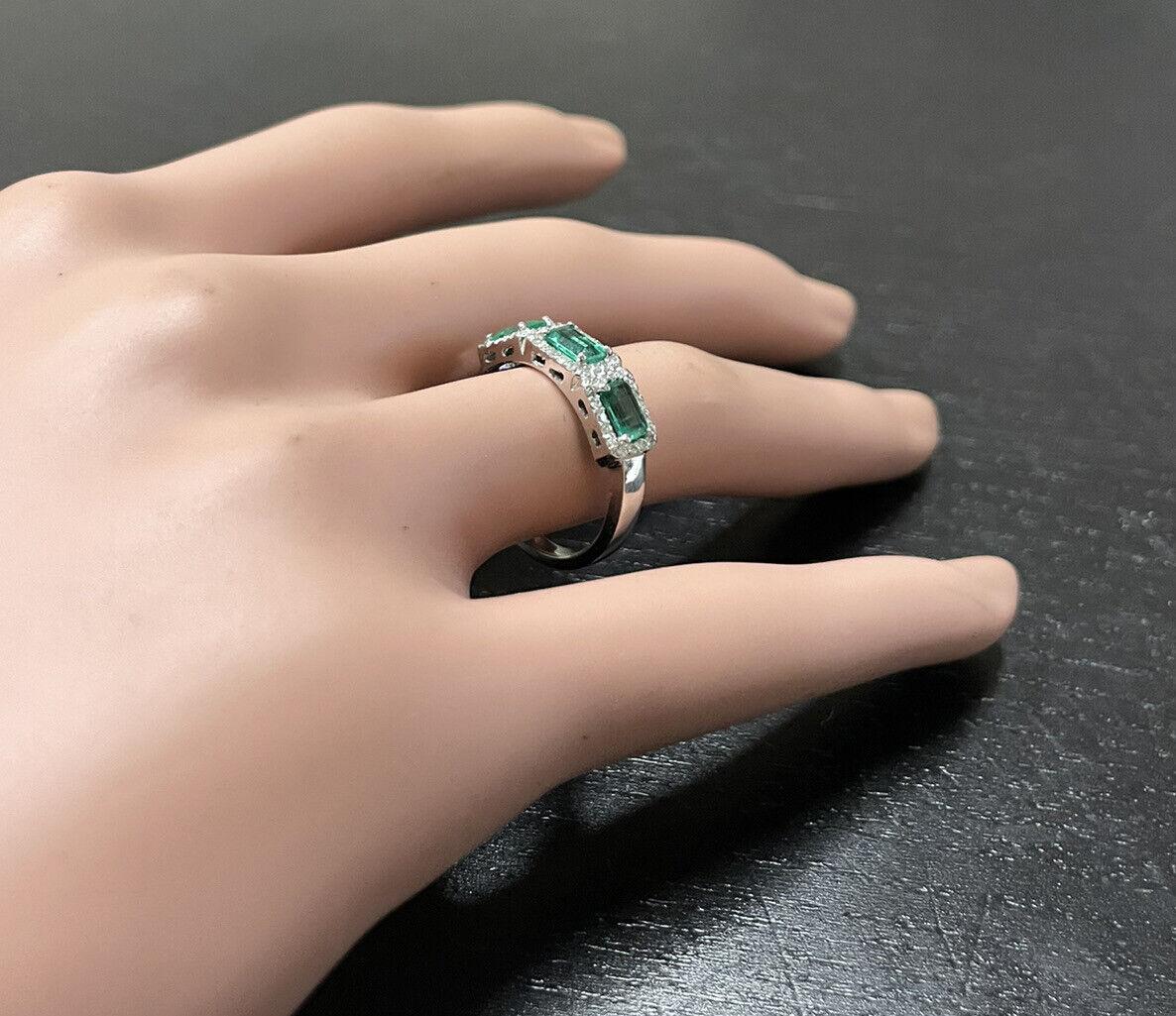 1.20 Carats Natural Emerald and Diamond 14K Solid White Gold Ring For Sale 2