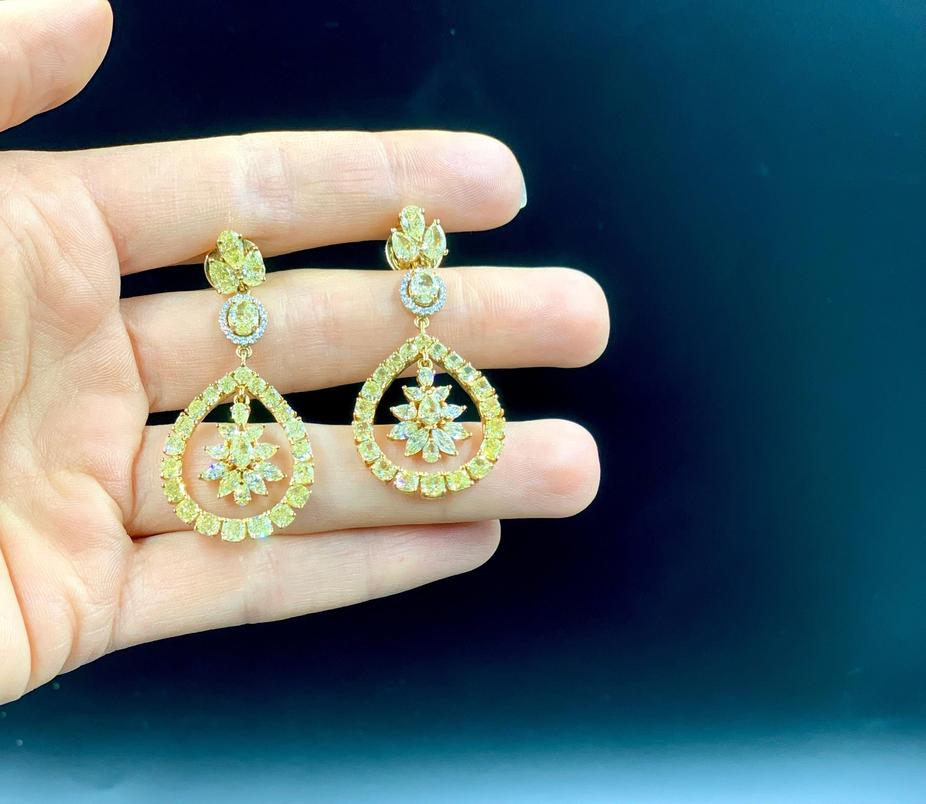 12.0 Carats of Fancy Yellow Diamond Earring In New Condition In New York, NY