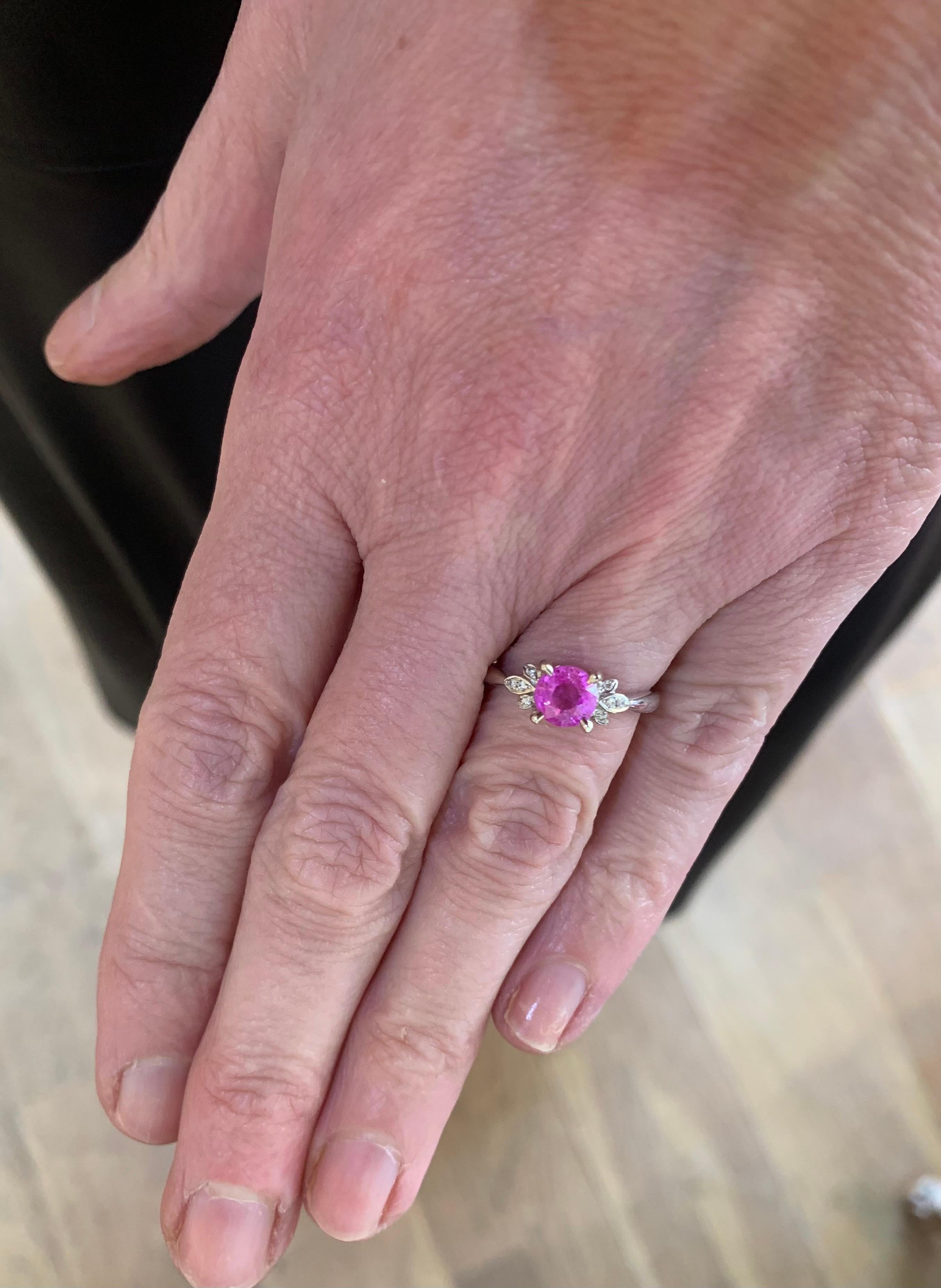 Round Cut 1.20 Carats Pink Sapphire Diamonds 18 Carats White Gold Ring For Sale