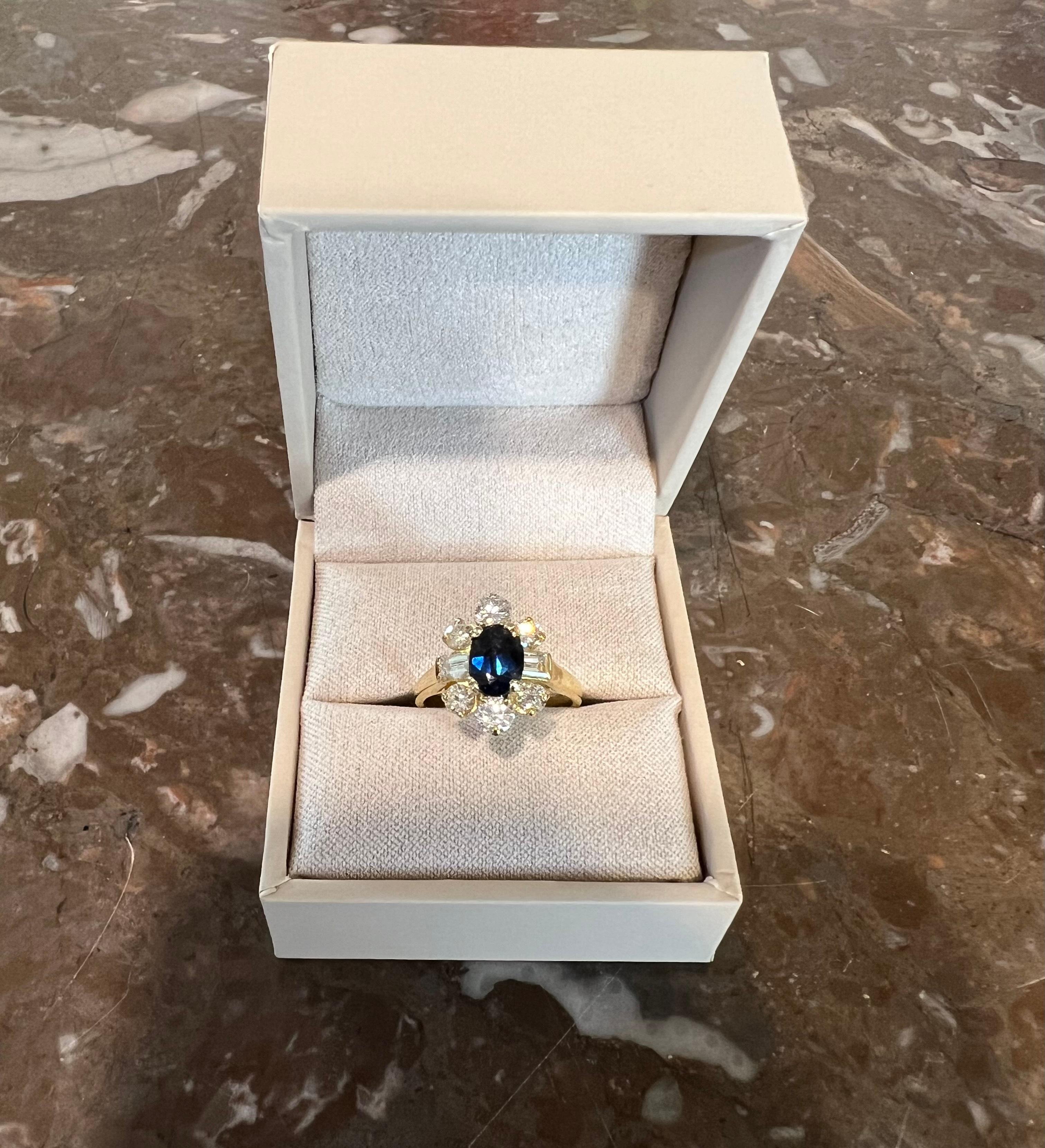 Bague Pompadour en or jaune 18 carats, diamants et saphir 1,20 carat Excellent état - En vente à Paris, FR