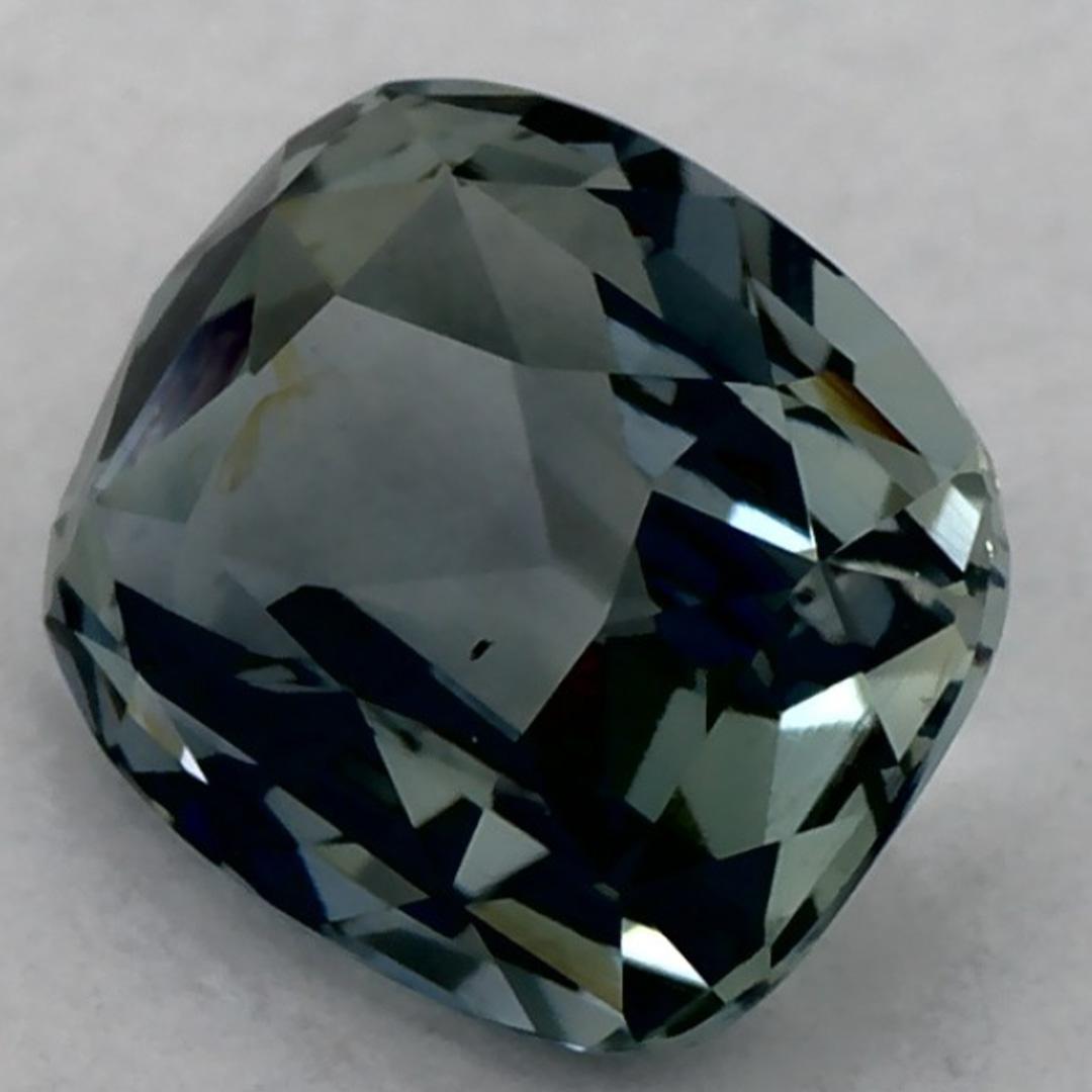 Ce saphir vert naturel offre élégance et sophistication. Avec sa riche saturation de couleurs et sa coupe précise, il constitue la pièce maîtresse parfaite pour une bague de fiançailles ou une conception de bijoux de luxe.

Ce saphir provient du Sri