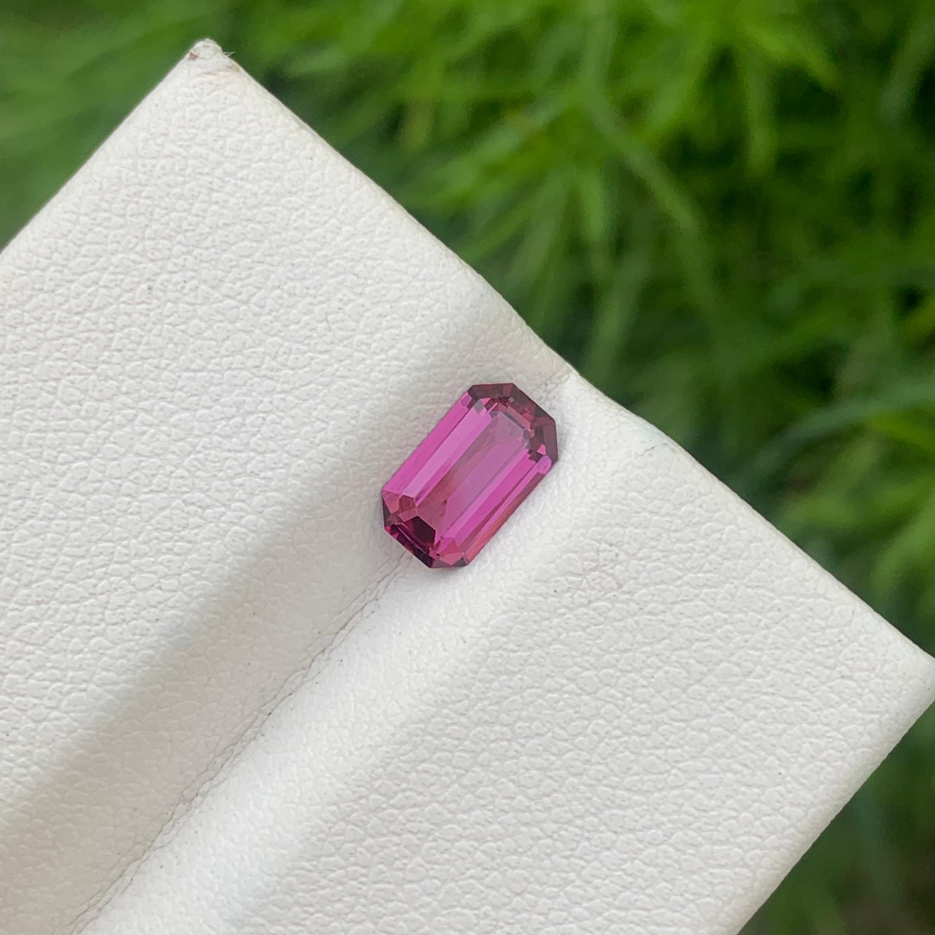 Taille émeraude 1.20 Cts Grenat Rhodolite Rose Purplish Loose Ring Gem en vente