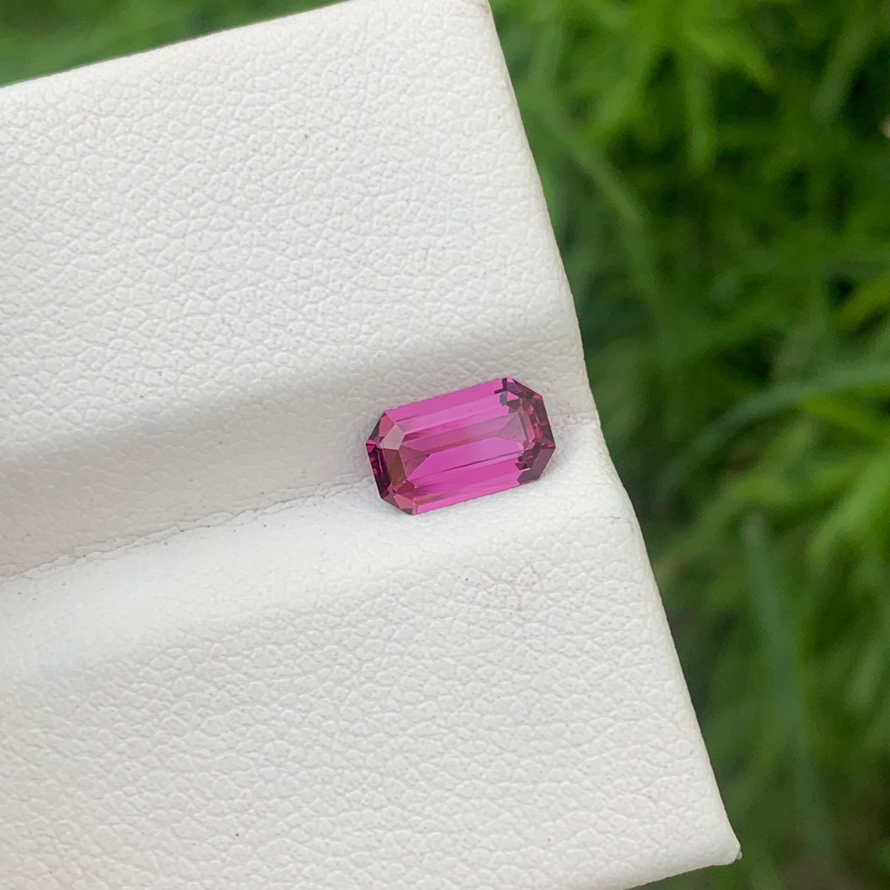 1.20 Cts Purplish Pink Loose Rhodolite Garnet Ring Gem In New Condition For Sale In Peshawar, PK