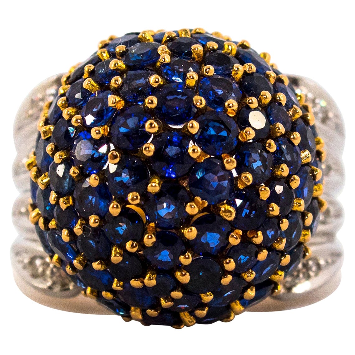 Bague cocktail en or jaune avec saphir bleu de 12,00 carats et diamants blancs de 0,50 carat