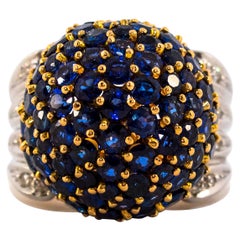 Bague cocktail en or jaune avec saphir bleu de 12,00 carats et diamants blancs de 0,50 carat