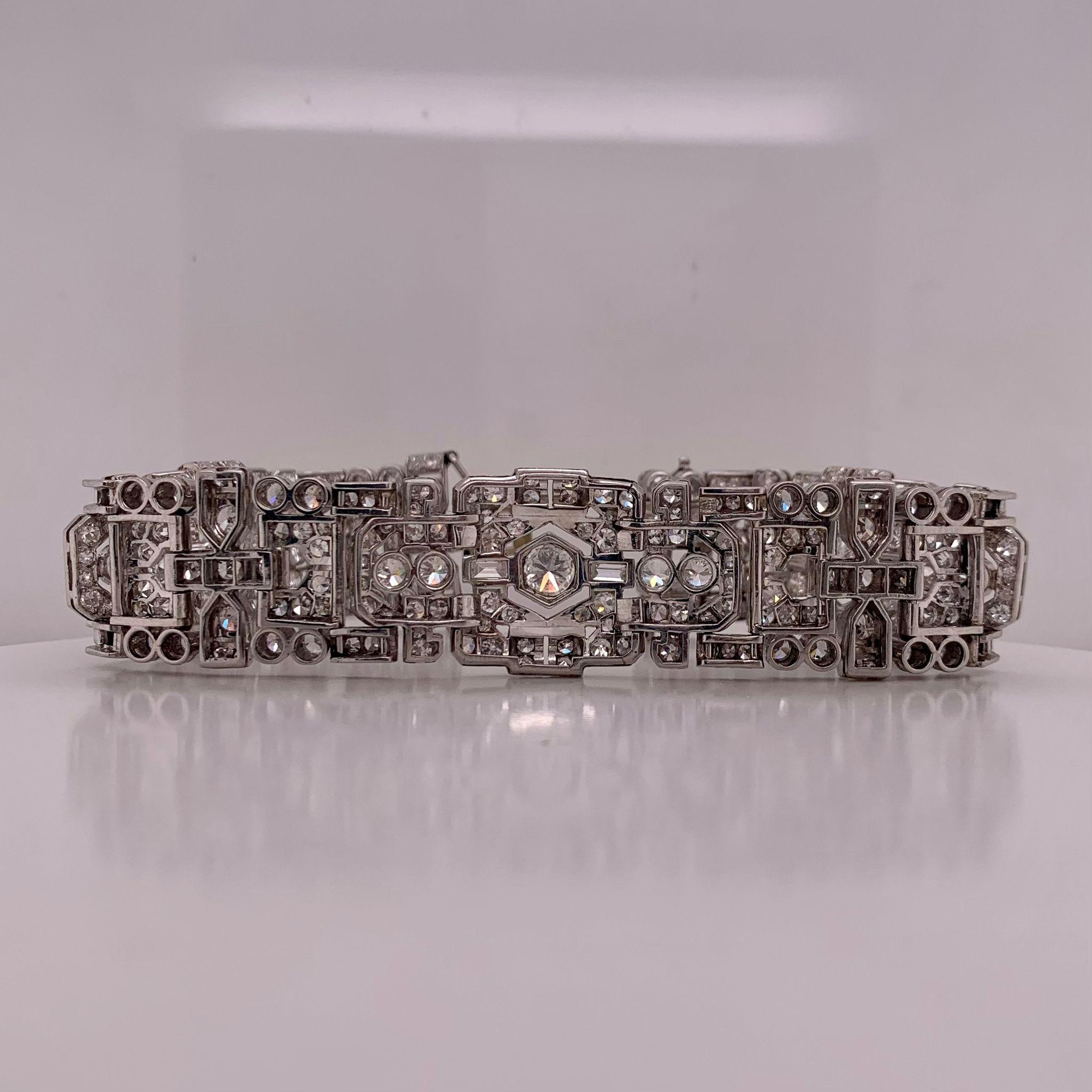 Round Cut 1920s Antique 12.00 Carat Diamond Bracelet made in 18 Karat White Gold For Sale