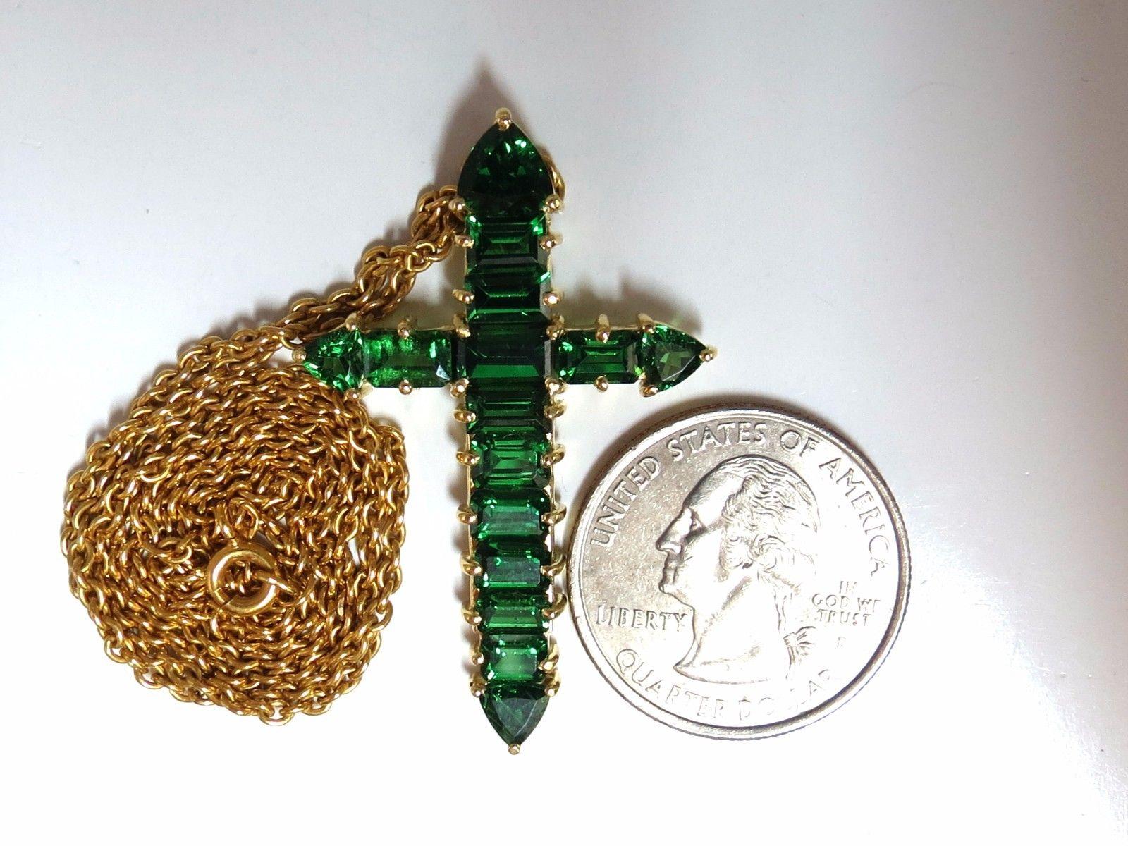 Taglio a goccia 12,00 Carati Naturale Greene & Greene Croce di Tsavorite 18 Carati e Catena in vendita