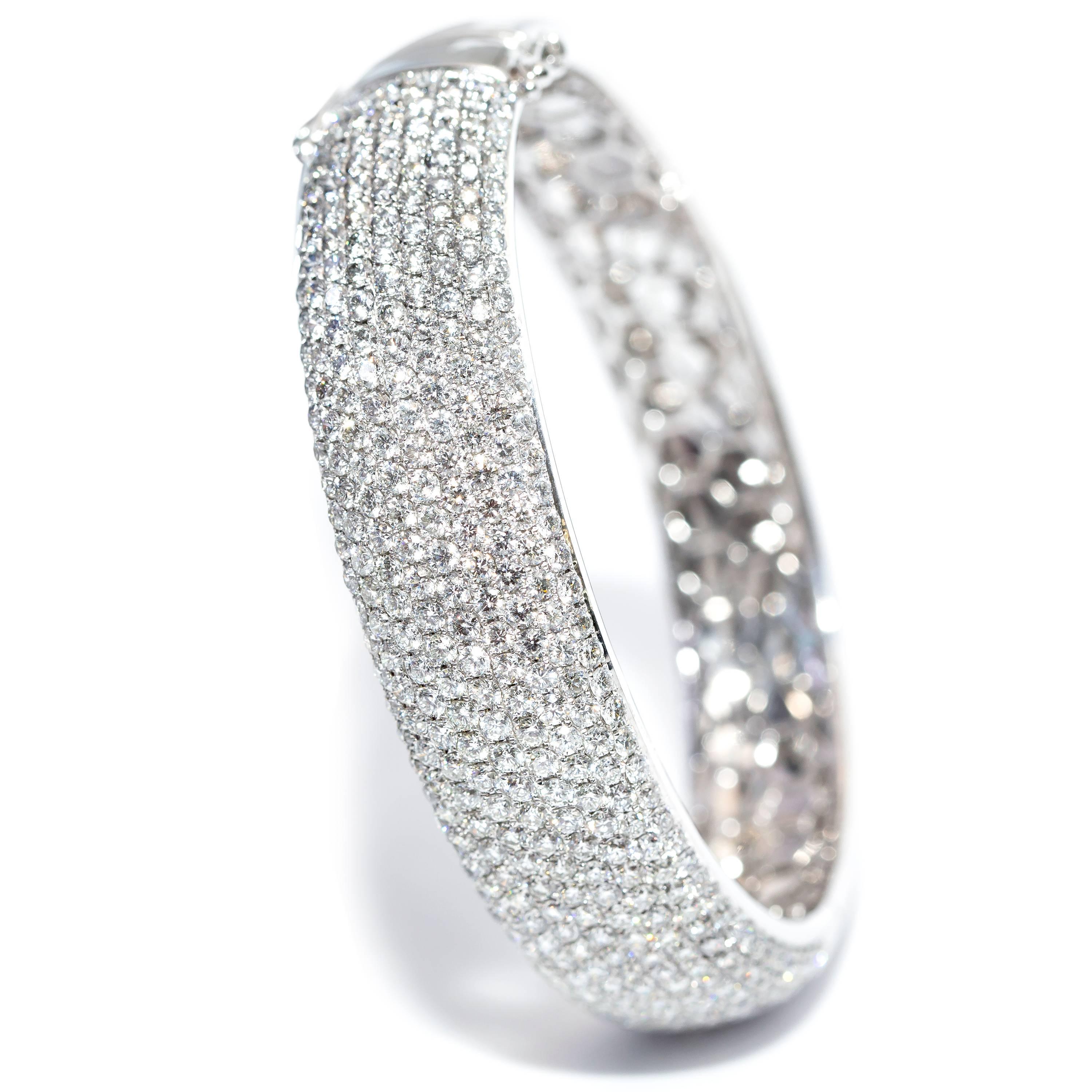 12.00 Carat Round Diamond Pave Set 18 Karat White Gold Bangle Bracelet For Sale 1