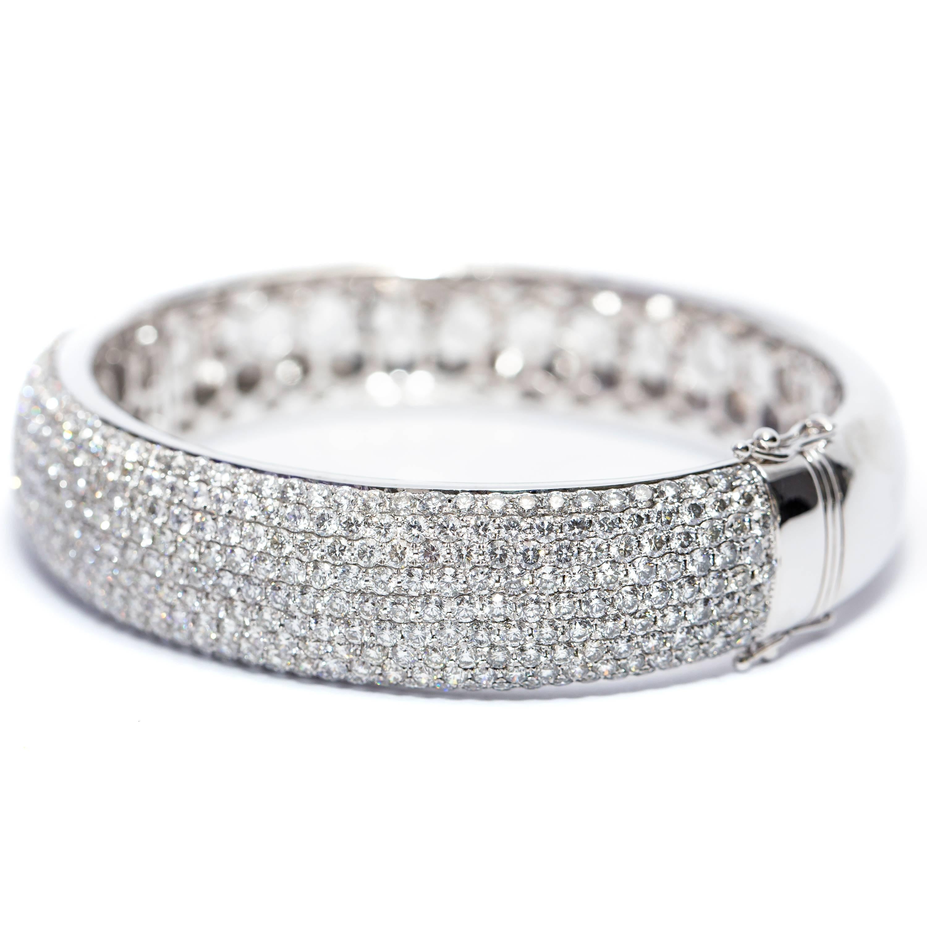 12.00 Carat Round Diamond Pave Set 18 Karat White Gold Bangle Bracelet For Sale 2