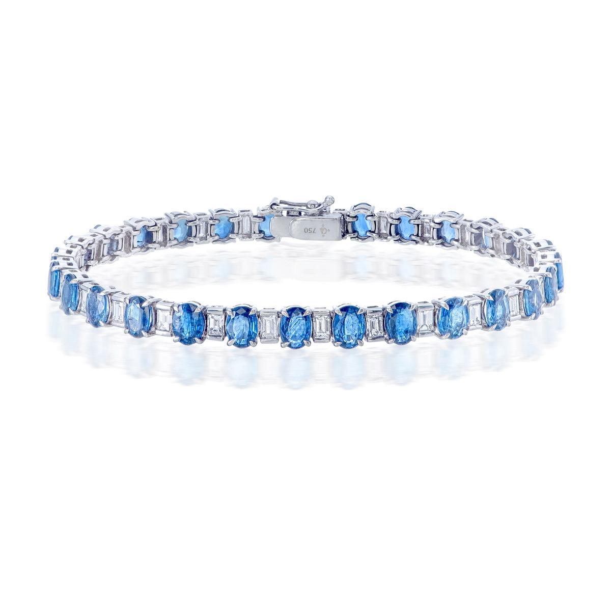 Round Cut 12.00 Carat Sapphire Bracelet with Diamonds in 18 Karat White Gold For Sale
