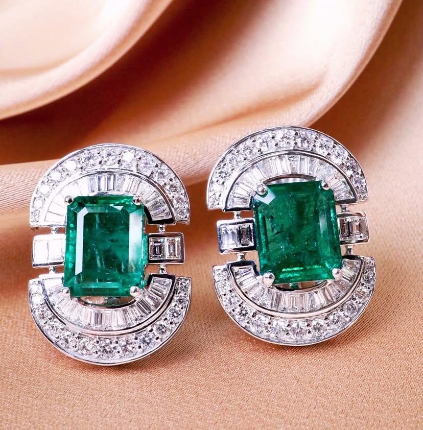 12,00 Quilates Esmeraldas de Zambia 2,90 Quilates Diamantes Pendientes de Oro de 18k Corte esmeralda en venta